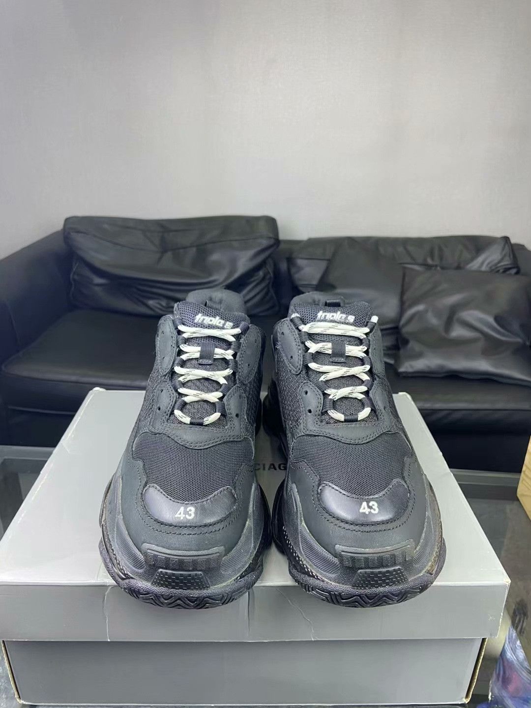 Balenciaga Balenciaga Distressed Black Lowtop Sneakers 10 Men Size US 10 / EU 43 - 2 Thumbnail