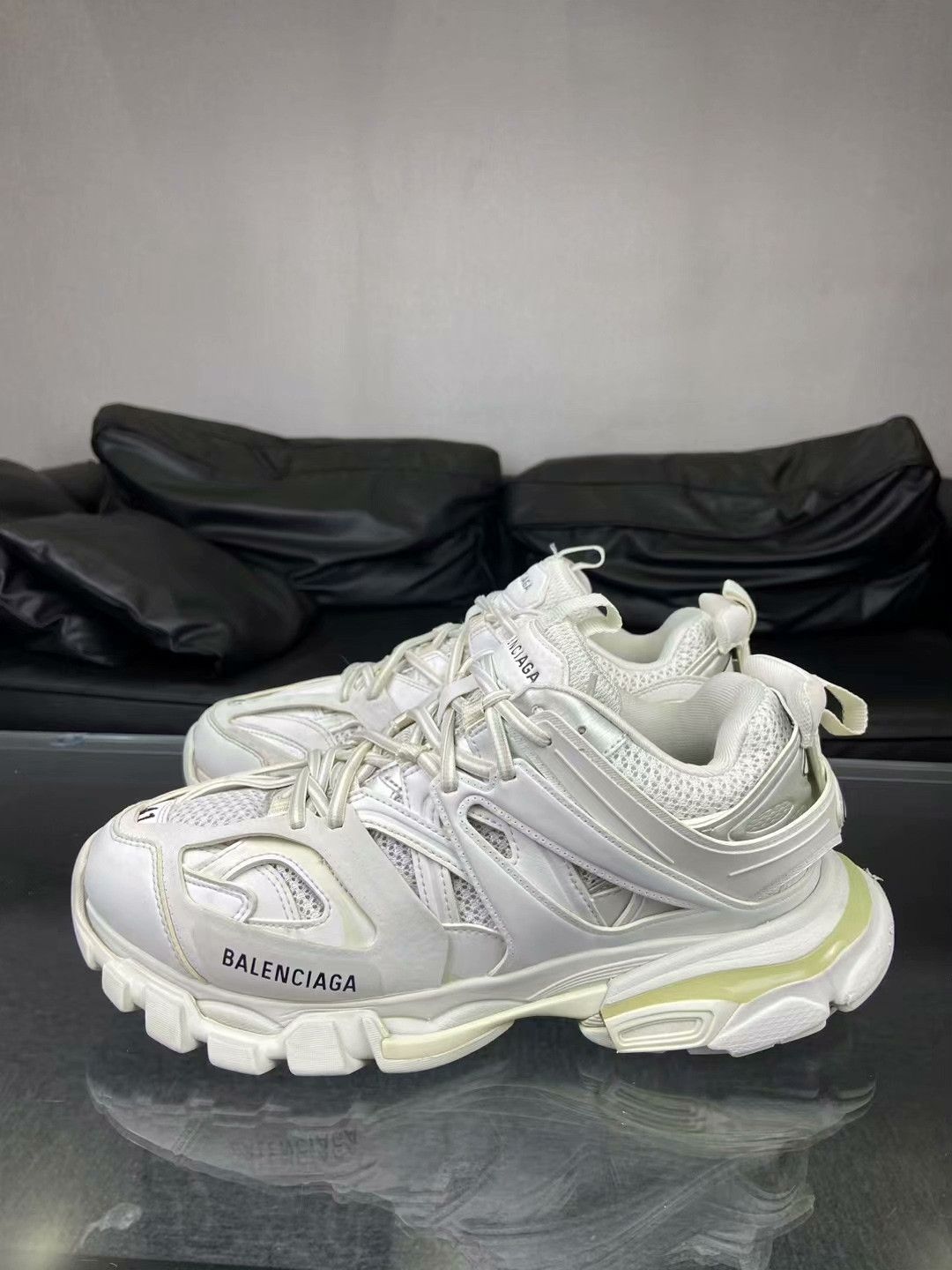 Balenciaga Balenciaga White Lowtop Sneakers us_10 Women Size US 10 / IT 40 - 3 Thumbnail