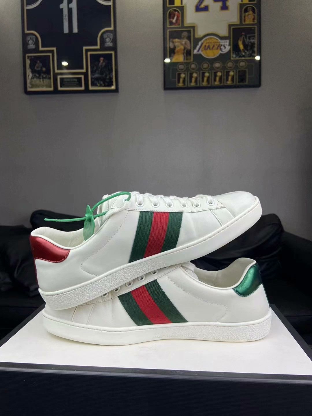 Gucci Gucci Embroidered White Lowtop Sneakers 9 Men Size US 9 / EU 42 - 6 Thumbnail