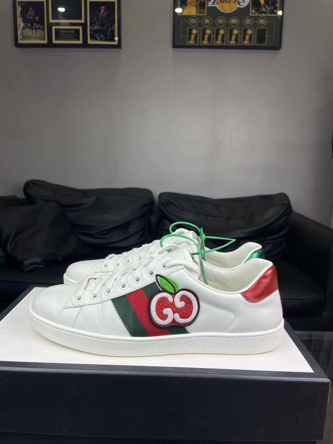 Gucci Gucci Embroidered White Lowtop Sneakers 9 Men Size US 9 / EU 42 - 3 Thumbnail