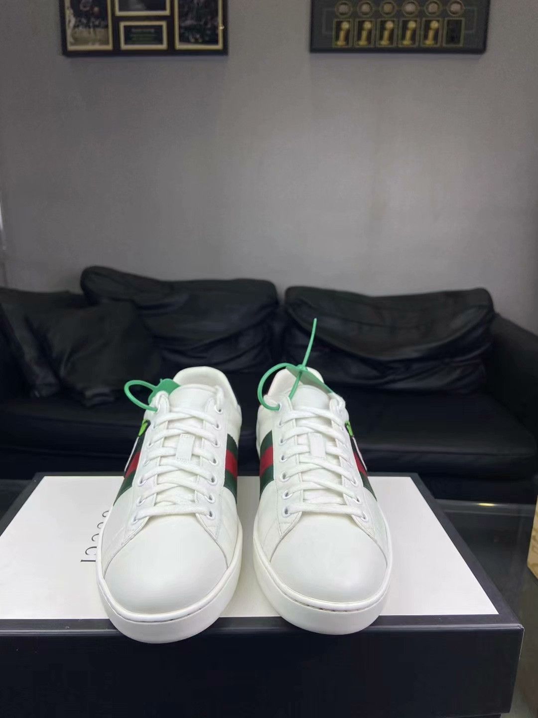 Gucci Gucci Embroidered White Lowtop Sneakers 9 Men Size US 9 / EU 42 - 2 Thumbnail