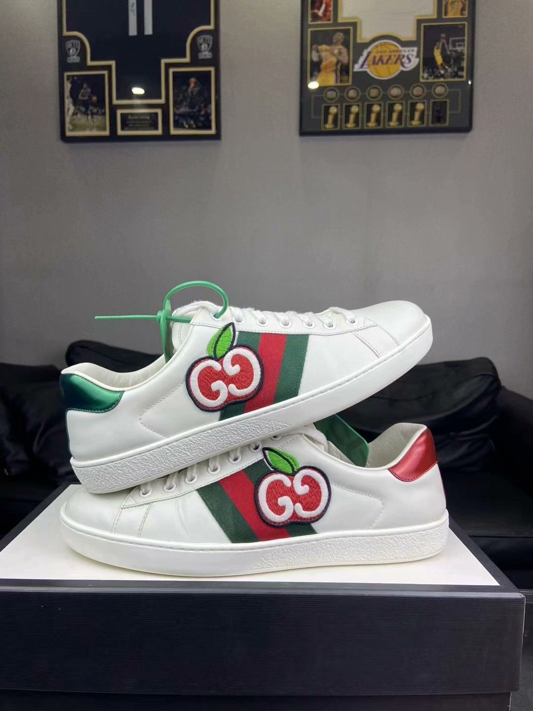 Gucci Gucci Embroidered White Lowtop Sneakers 9 Men Size US 9 / EU 42 - 7 Thumbnail