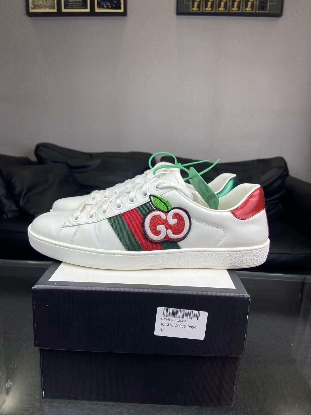 Gucci Gucci Embroidered White Lowtop Sneakers 9 Men Size US 9 / EU 42 - 8 Thumbnail