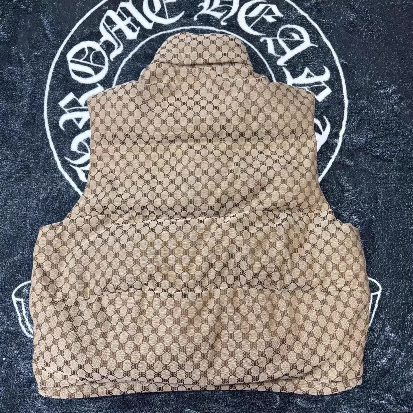 Balenciaga Brown Patterned Puffer Vest Size L Size US L / EU 52-54 / 3 - 2 Thumbnail