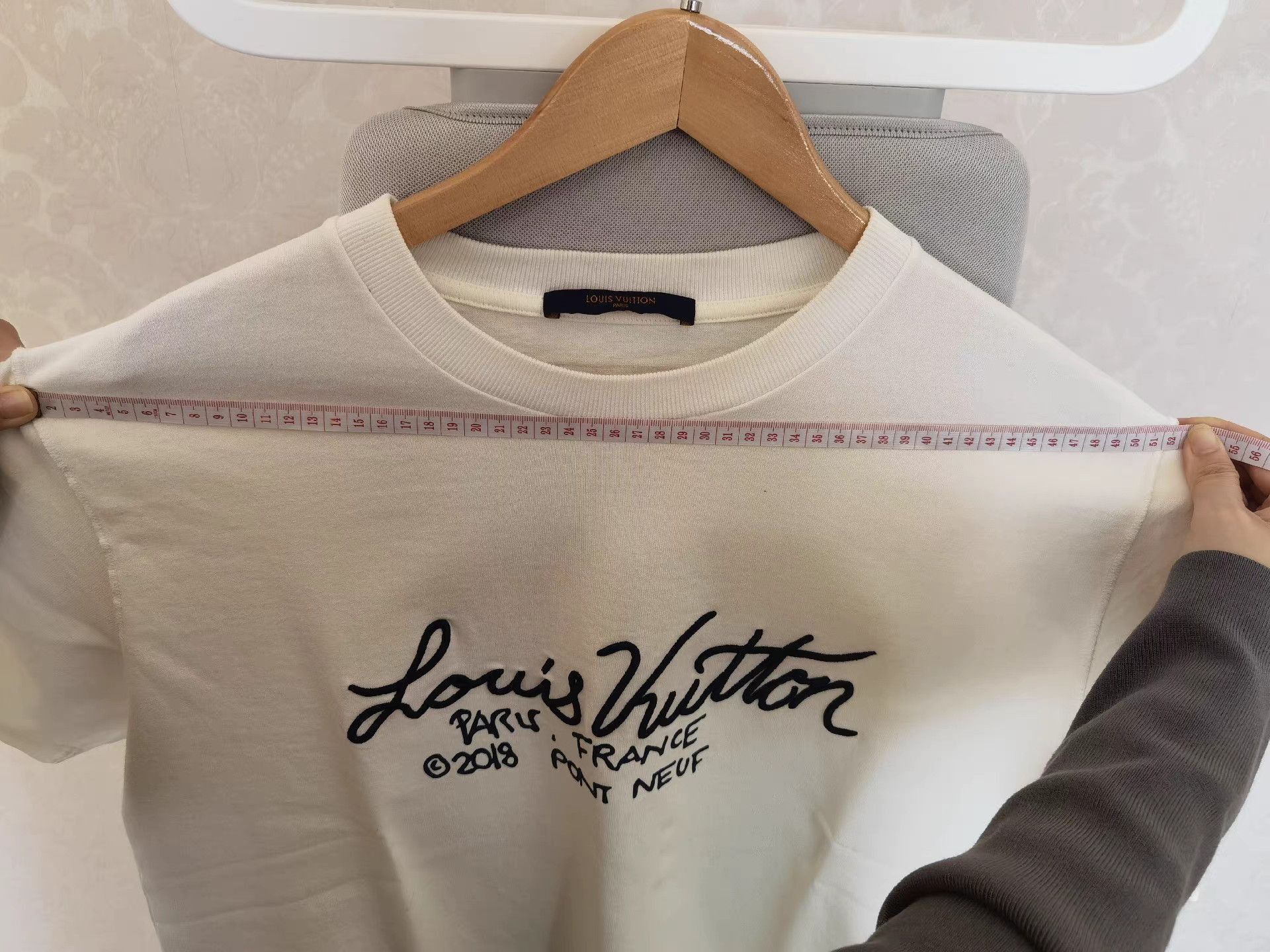 Louis Vuitton White Short-Sleeve Graphic T-Shirt Size US L / EU 52-54 / 3 - 5 Thumbnail