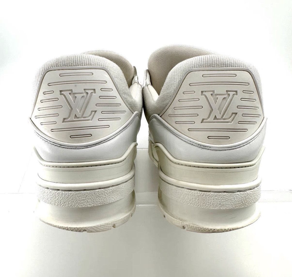Louis Vuitton White Low-Top Leather Sneakers Size 9 Size US 9 / EU 42 - 3 Thumbnail