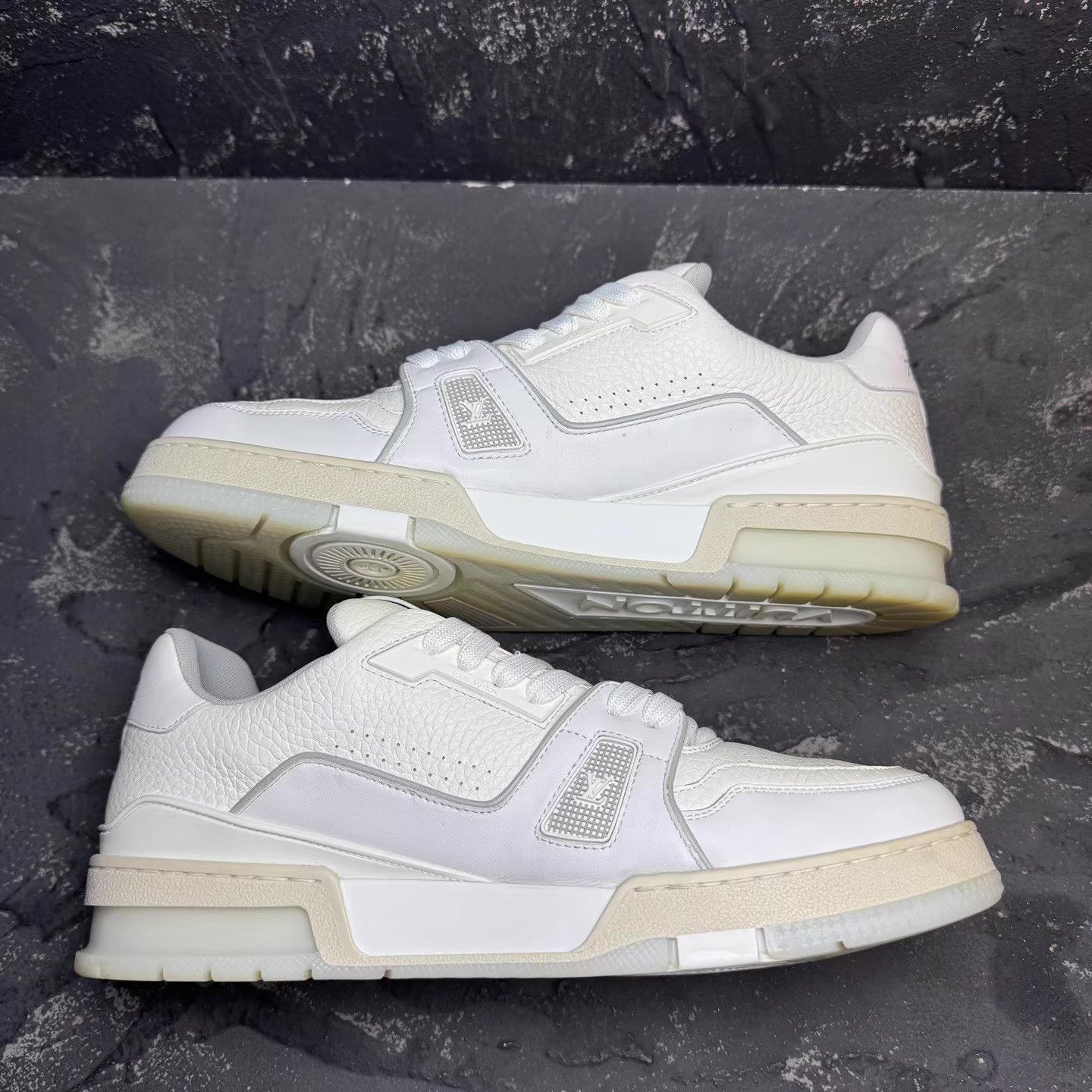 Louis Vuitton White Low-Top Leather Sneakers Size 9 Size US 9 / EU 42 - 5 Thumbnail