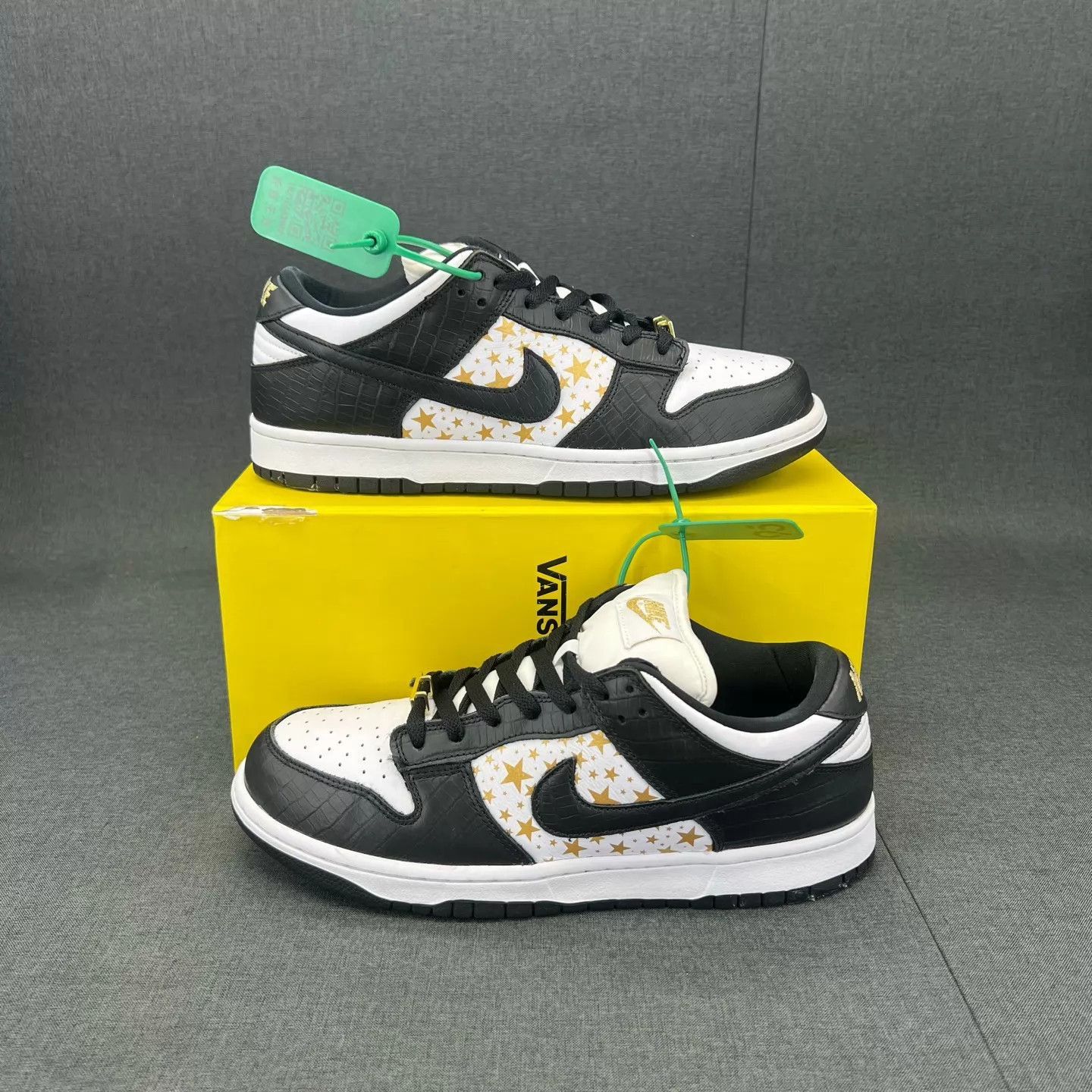Supreme Multi-Color Low-Top Sneakers with Star Design Size US 11 / EU 44 - 2 Thumbnail