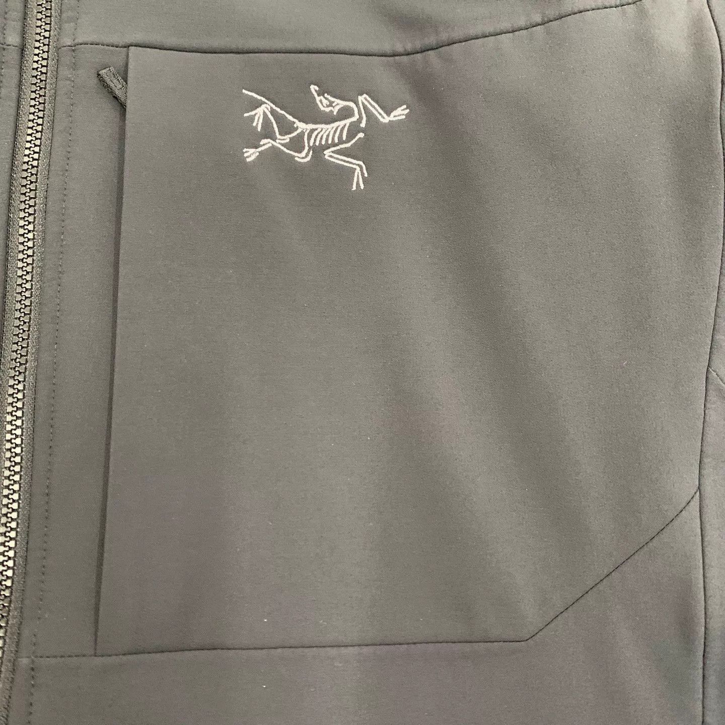 Arc'teryx Black Hooded Light Jacket - Size L Size US L / EU 52-54 / 3 - 9 Thumbnail