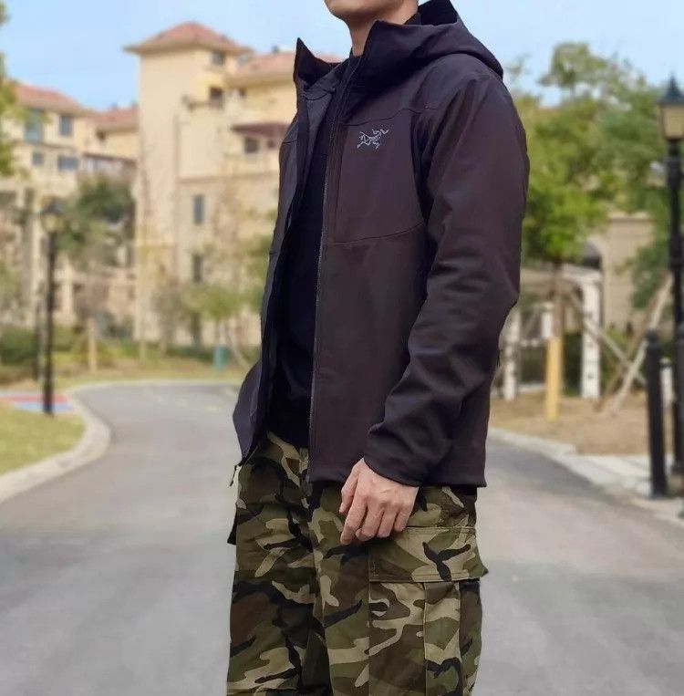Arc'teryx Black Hooded Light Jacket - Size L Size US L / EU 52-54 / 3 - 5 Thumbnail