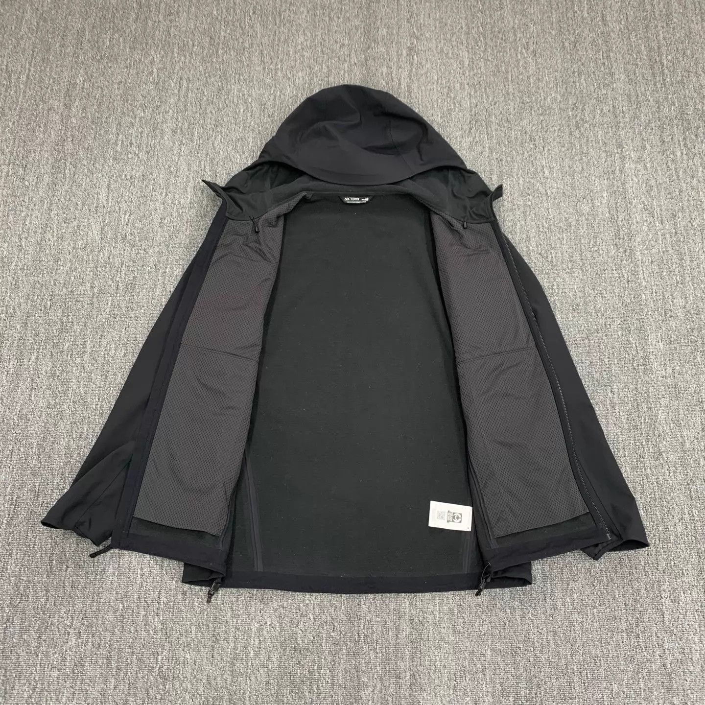Arc'teryx Black Hooded Light Jacket - Size L Size US L / EU 52-54 / 3 - 8 Thumbnail