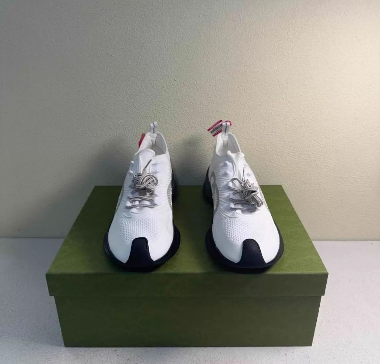 Gucci White Low-Top Sneakers Size 13 Size US 13 / EU 46 - 2 Thumbnail