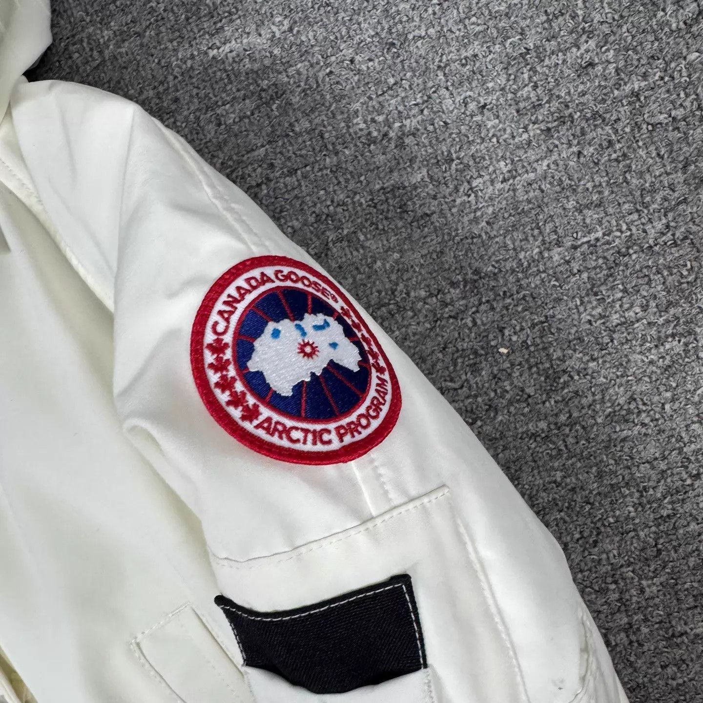 Canada Goose White Heavy Winter Jacket with Fur Hood - XS Size US XS / EU 42 / 0 - 5 Thumbnail