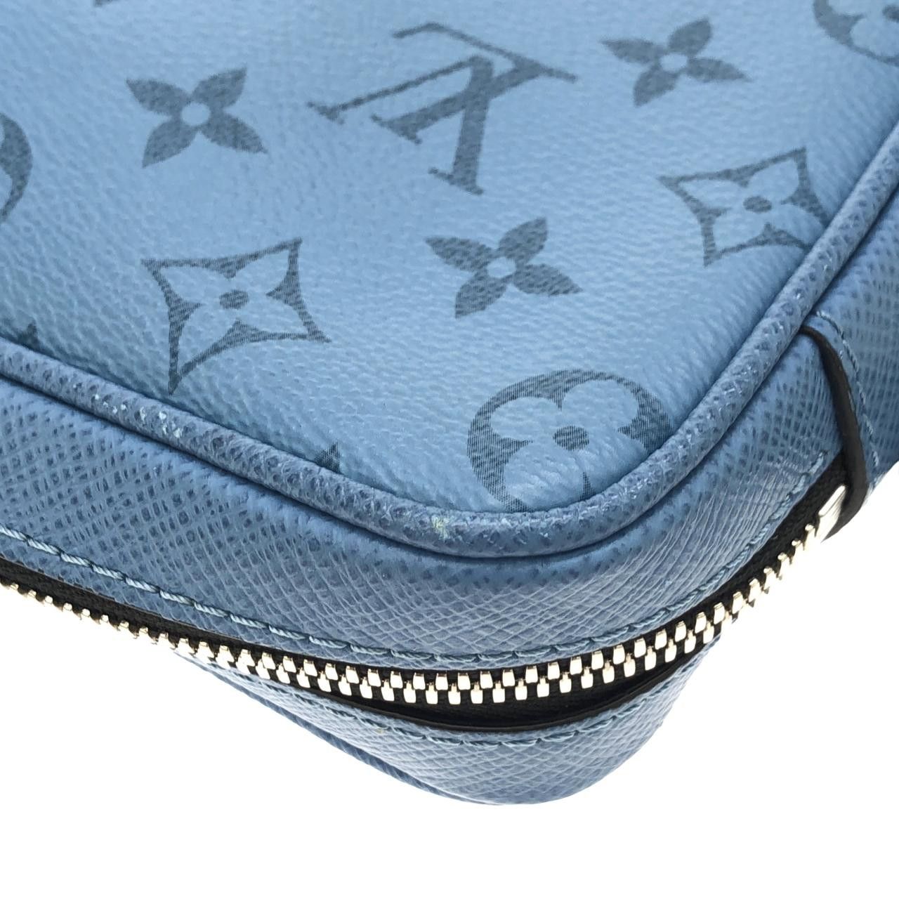 Louis Vuitton Louis Vuitton Louis Vuitton Taiga Rama Outdoor Messenger shoulder bag Textile Shoulder Bag M30749 DUTY FREE for USA Size ONE SIZE - 4 Thumbnail
