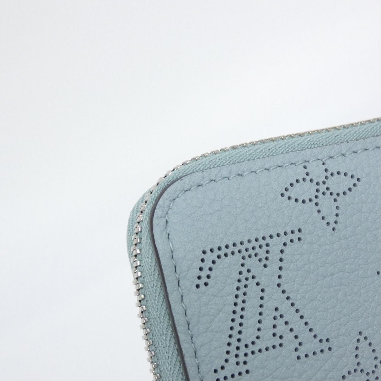 Louis Vuitton Louis Vuitton Louis Vuitton Mahina Calf Long Wallet Leather Long Wallet M69032 DUTY FREE for USA Size ONE SIZE - 3 Thumbnail