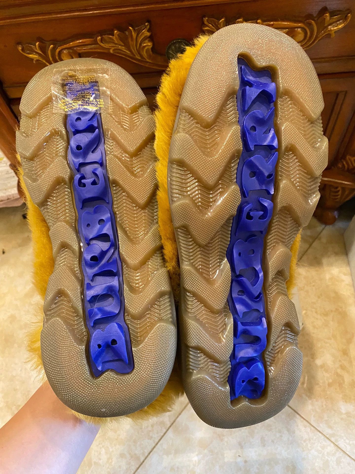 Burberry Yellow Furry Lace-Up Slip-On Shoes Size 11 Size US 11 / EU 44 - 7 Thumbnail