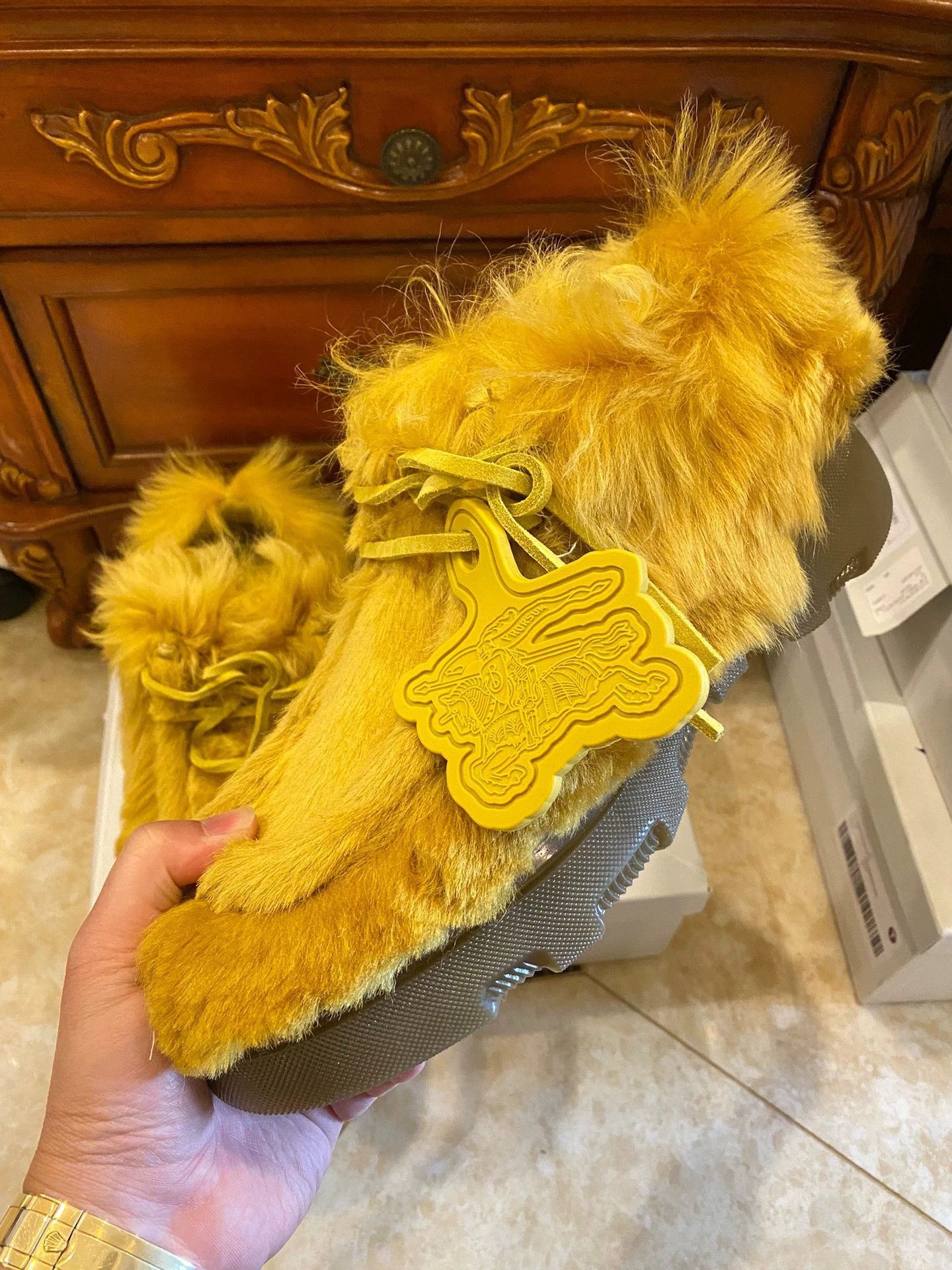 Burberry Yellow Furry Lace-Up Slip-On Shoes Size 11 Size US 11 / EU 44 - 3 Thumbnail