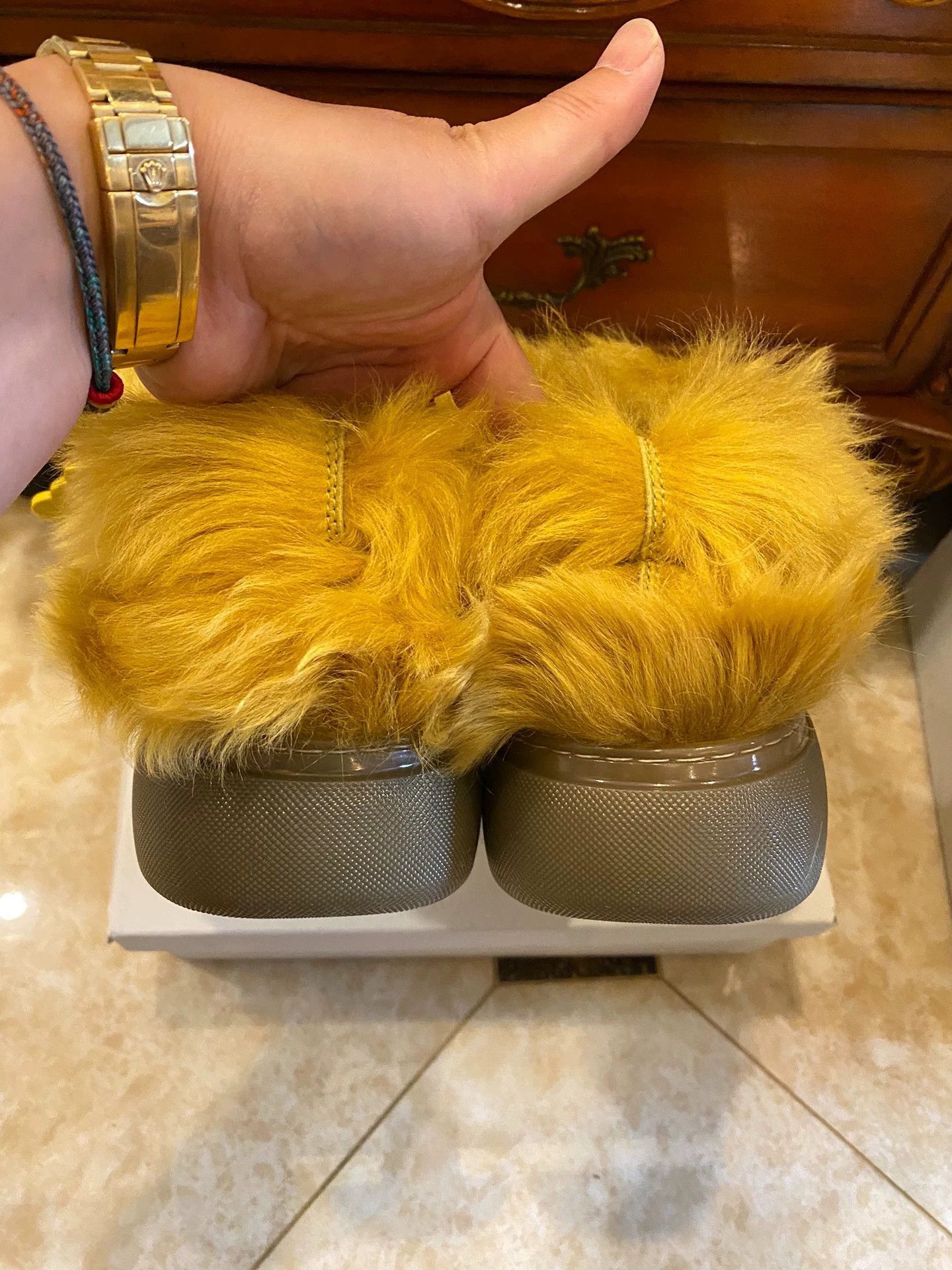 Burberry Yellow Furry Lace-Up Slip-On Shoes Size 11 Size US 11 / EU 44 - 5 Thumbnail