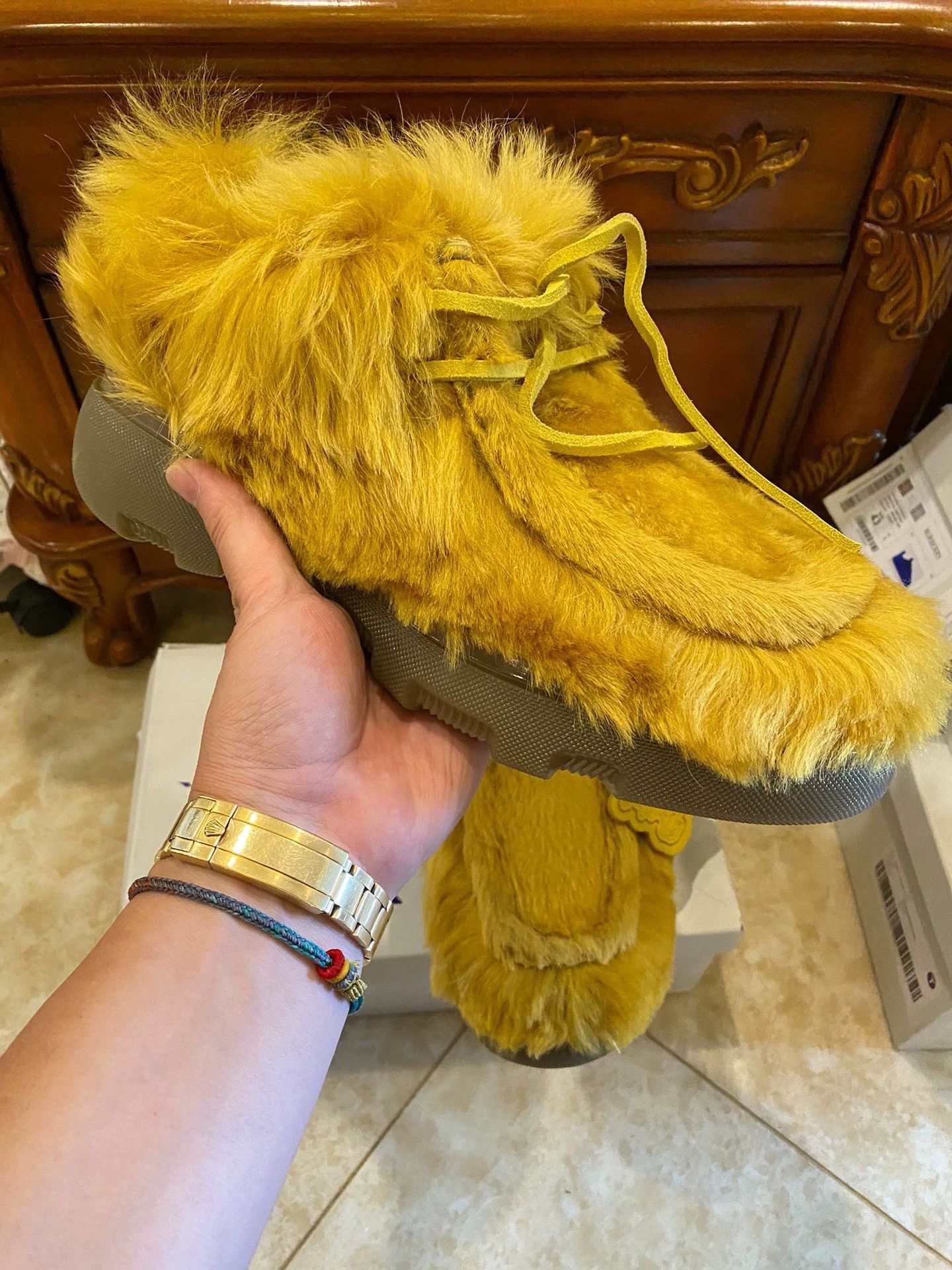 Burberry Yellow Furry Lace-Up Slip-On Shoes Size 11 Size US 11 / EU 44 - 2 Thumbnail