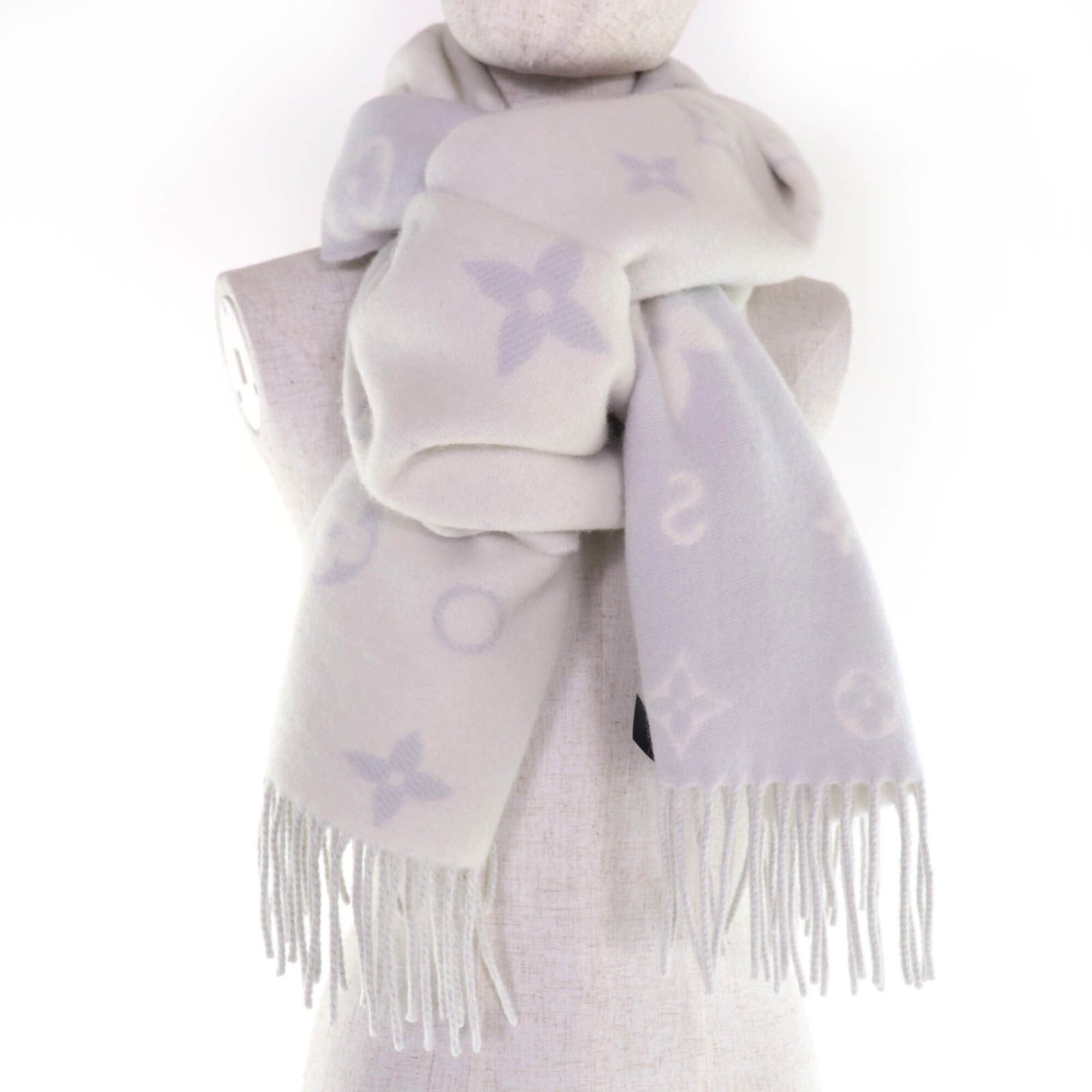 Louis Vuitton LOUIS VUITTON (Louis Vuitton) 2025 Model M97659 Reykjavik Cloud Scarf, 100% Cashmere, Gris Clair, Current Model, Authentic, with Box, Made in Italy, Women's. Size ONE SIZE - 4 Thumbnail