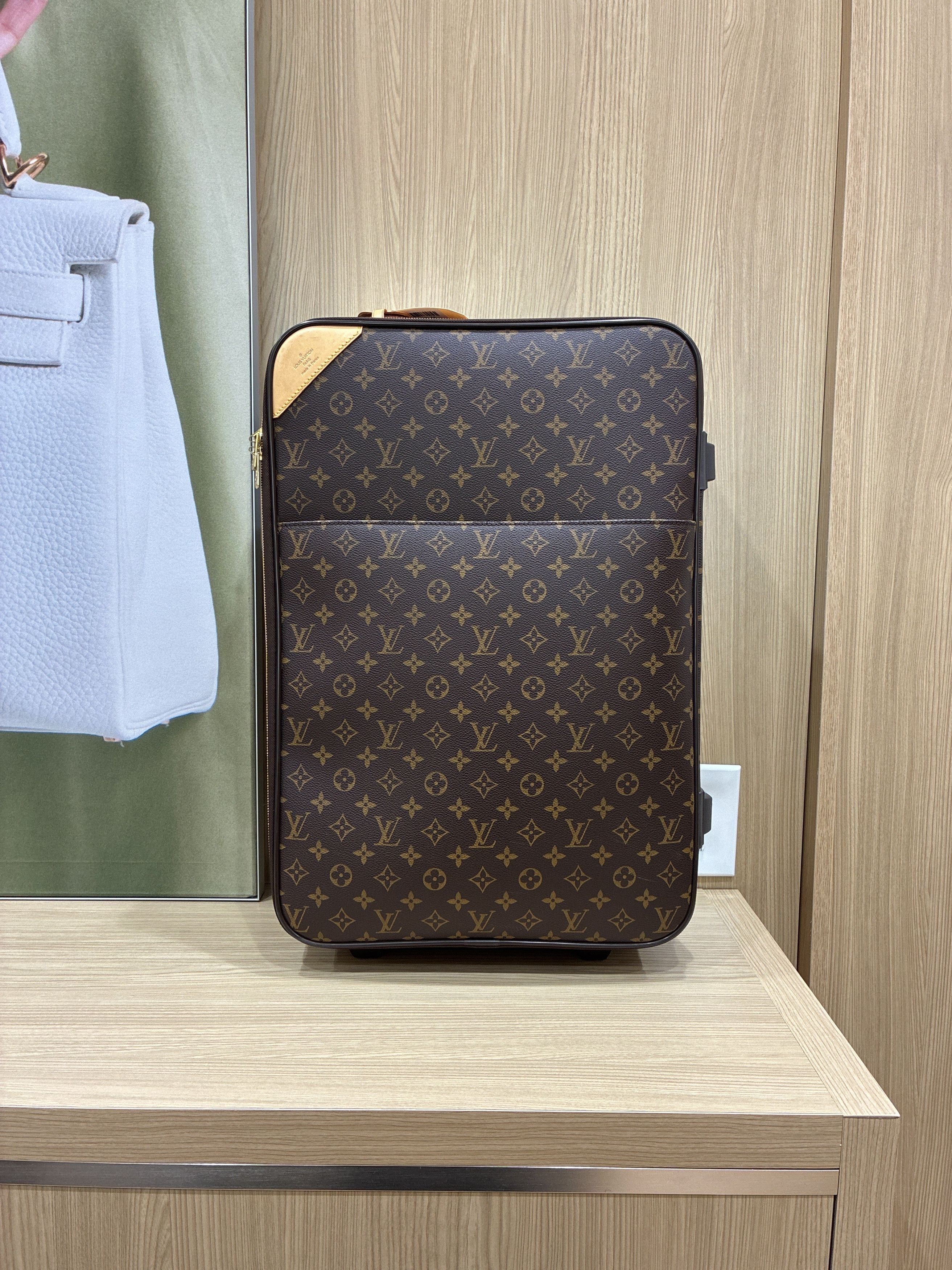 Louis Vuitton Pegase Luggage Size ONE SIZE - 9 Thumbnail