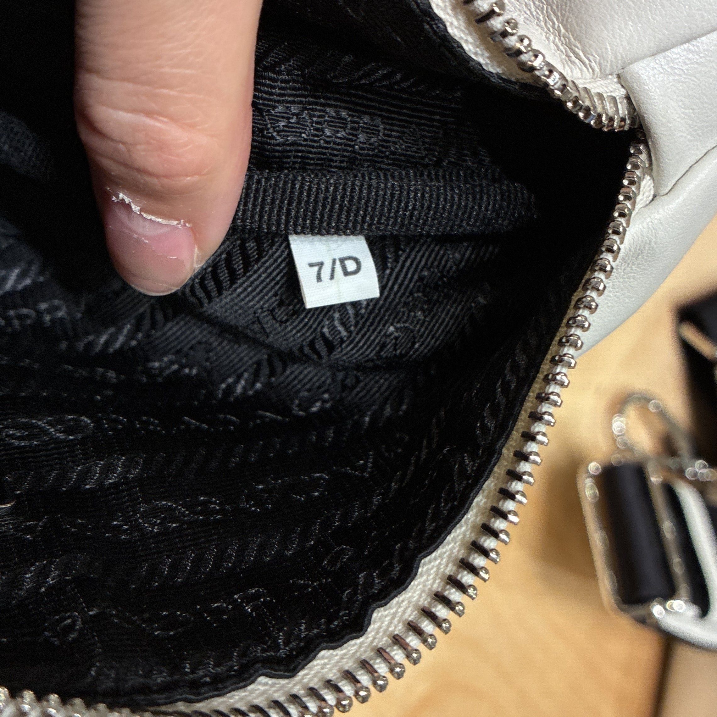 Prada Triangle Logo Zip Crossbody Bag Size ONE SIZE - 7 Thumbnail