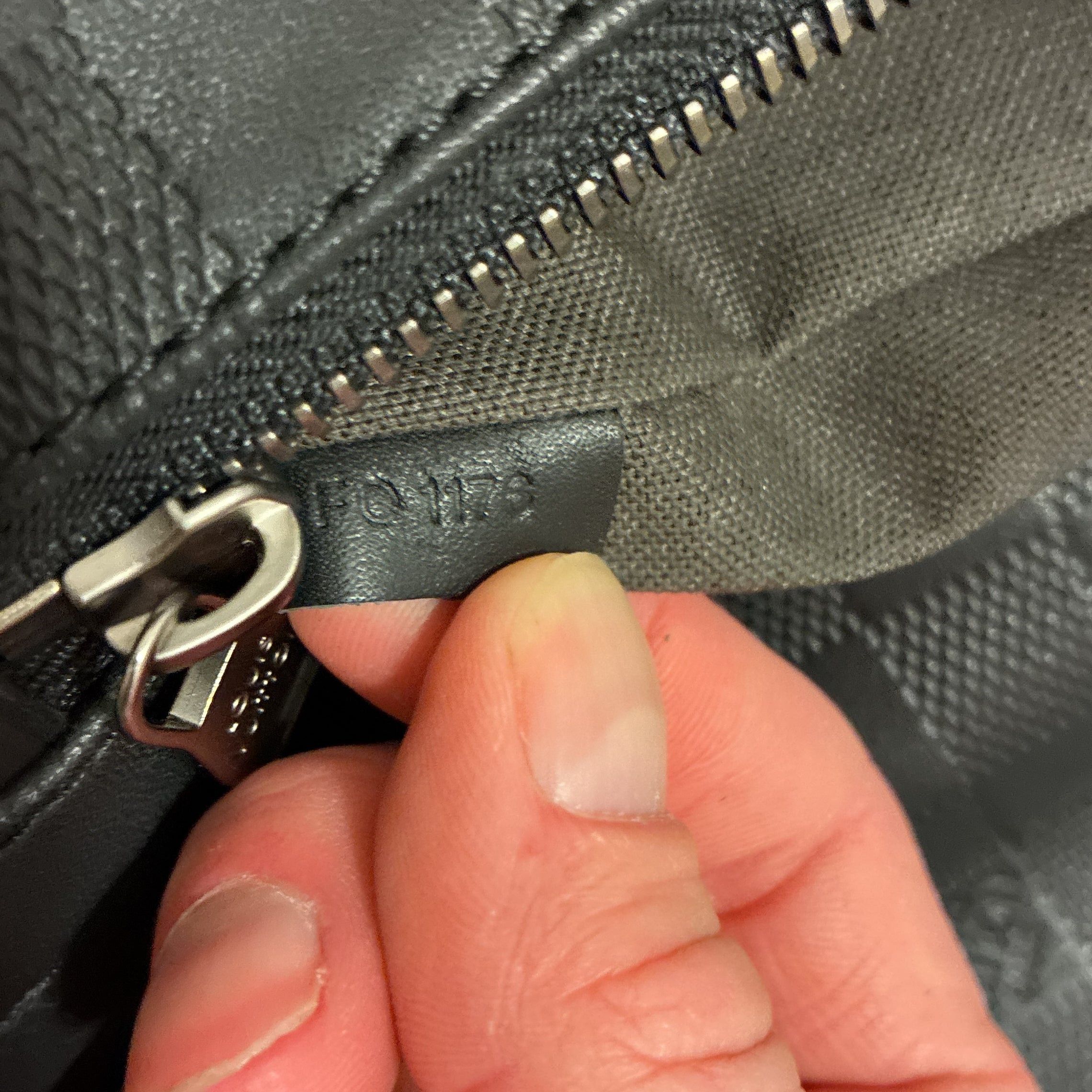 Louis Vuitton District Messenger Bag Size ONE SIZE - 9 Thumbnail