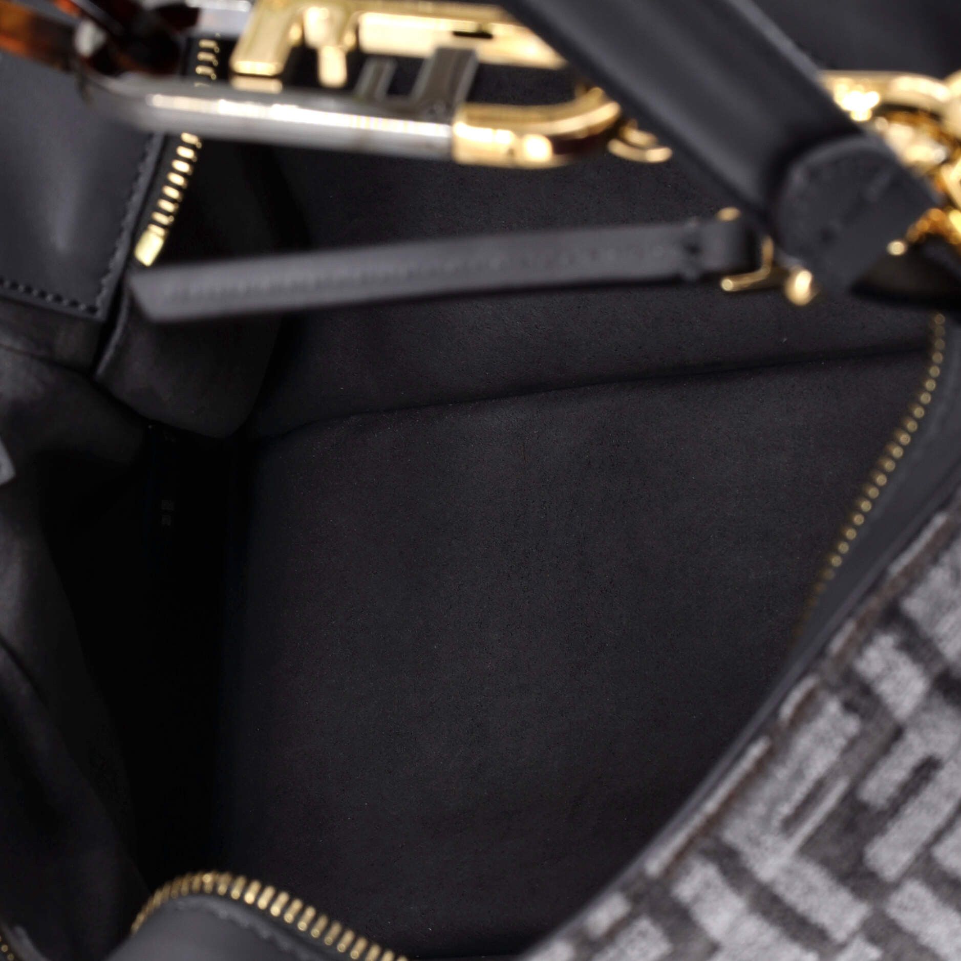 Fendi O'Lock Zip Shoulder Bag Size ONE SIZE - 5 Thumbnail