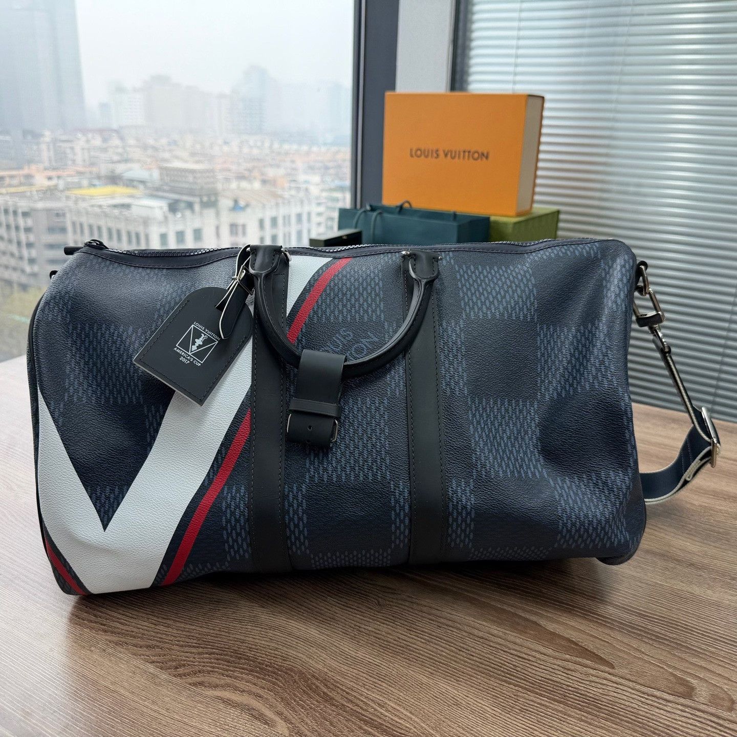 Louis Vuitton Louis Vuitton Limited Bag one size Men Size ONE SIZE - 2 Thumbnail