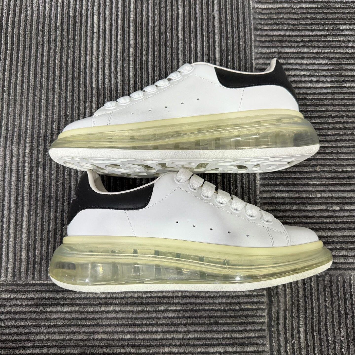 Alexander McQueen Alexander McQueen White Lowtop Sneakers us_6-5 Women Size US 6.5 / IT 36.5 - 2 Thumbnail