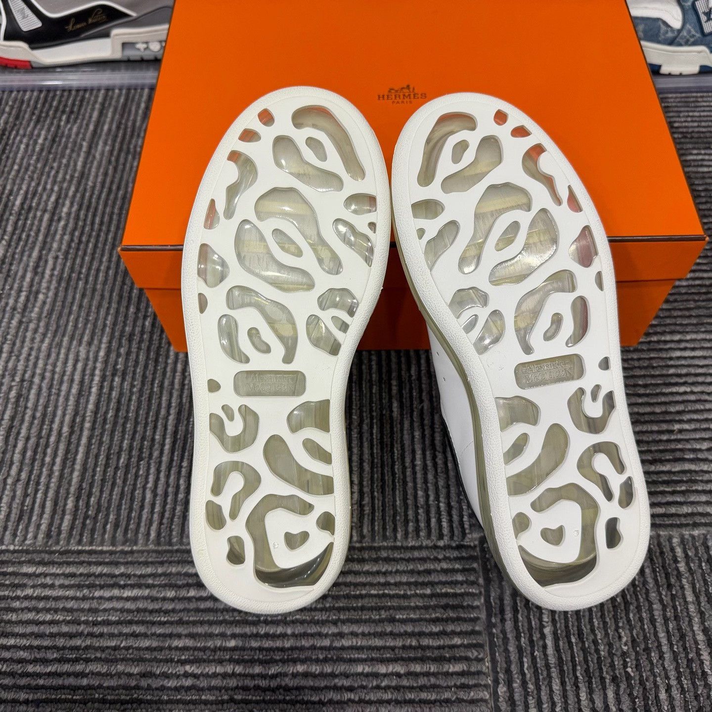 Alexander McQueen Alexander McQueen White Lowtop Sneakers us_6-5 Women Size US 6.5 / IT 36.5 - 6 Thumbnail