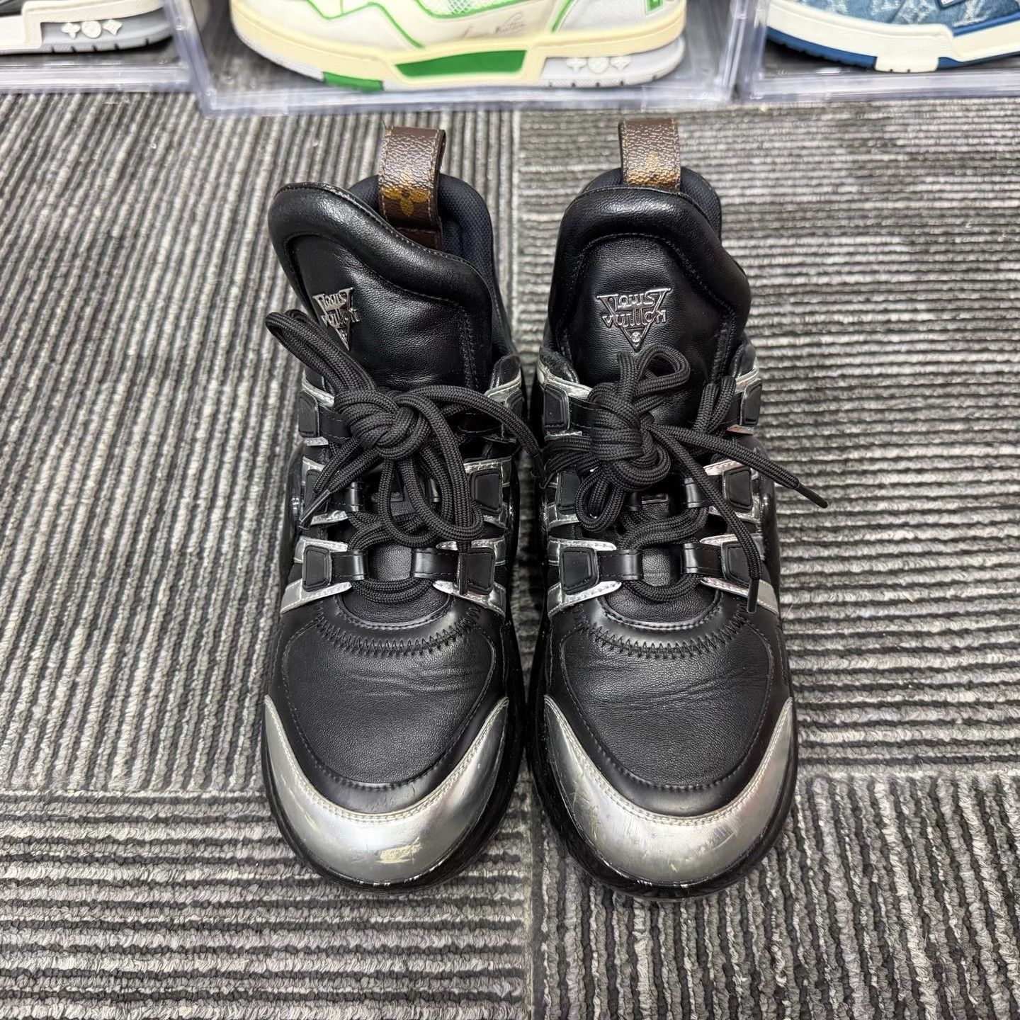 Louis Vuitton Louis Vuitton Patent Black Lowtop Sneakers us_5 Women Size US 5 / IT 35 - 4 Thumbnail