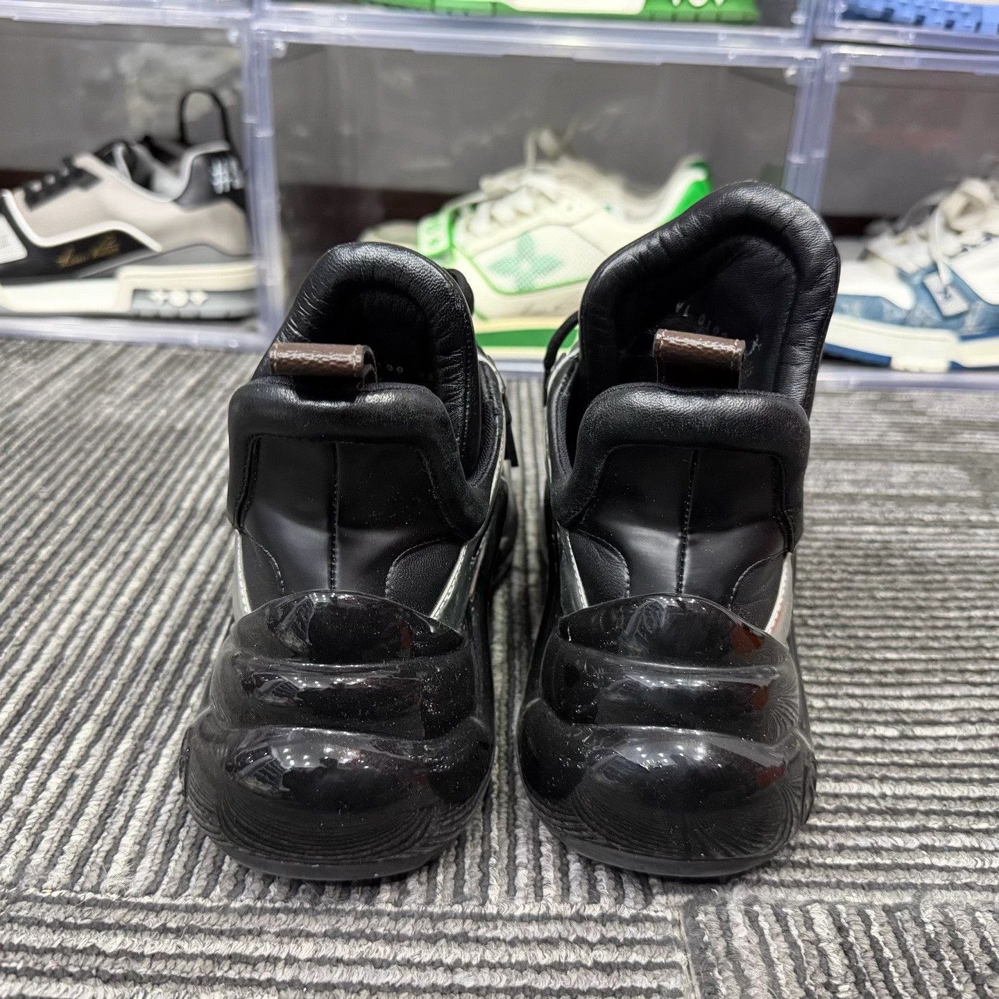 Louis Vuitton Louis Vuitton Patent Black Lowtop Sneakers us_5 Women Size US 5 / IT 35 - 5 Thumbnail