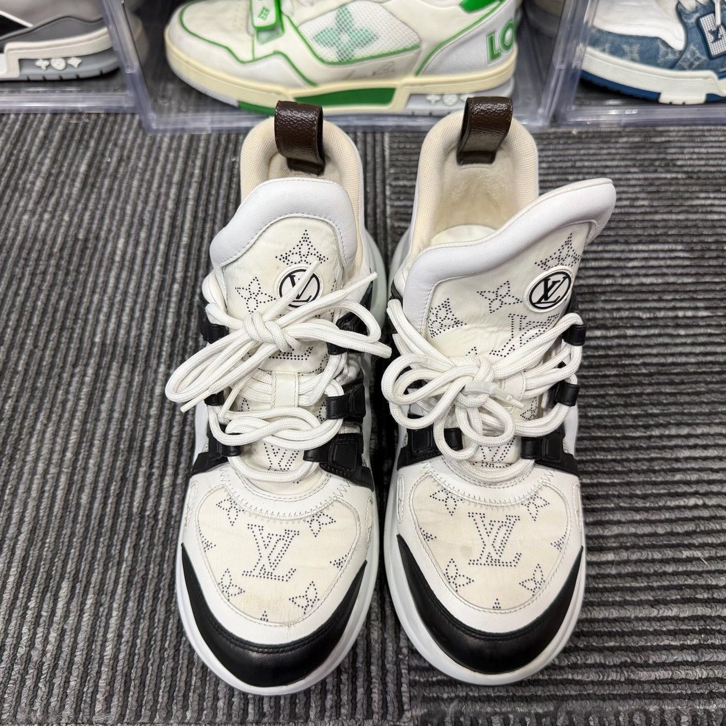 Louis Vuitton Louis Vuitton Black Lowtop Sneakers 6.5 Men Size US 6.5 / EU 39-40 - 4 Thumbnail