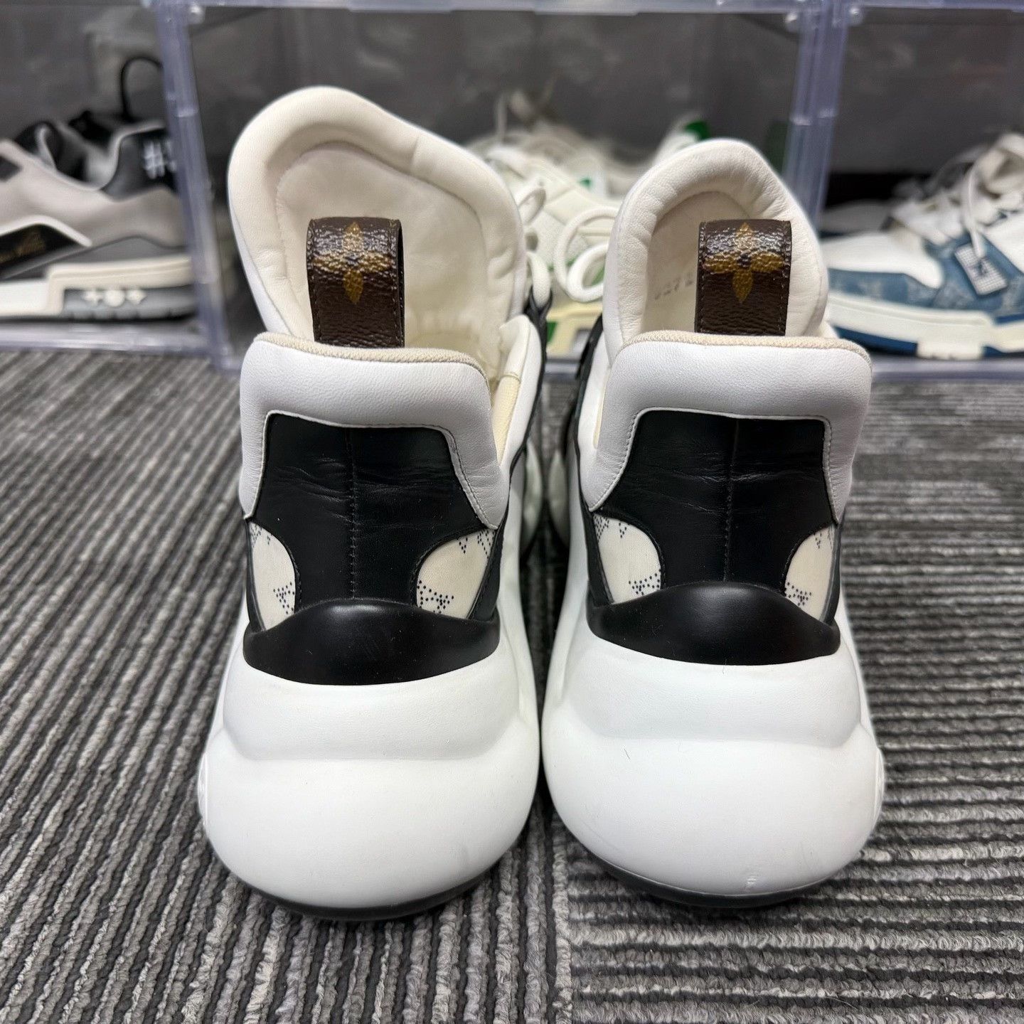 Louis Vuitton Louis Vuitton Black Lowtop Sneakers 6.5 Men Size US 6.5 / EU 39-40 - 5 Thumbnail