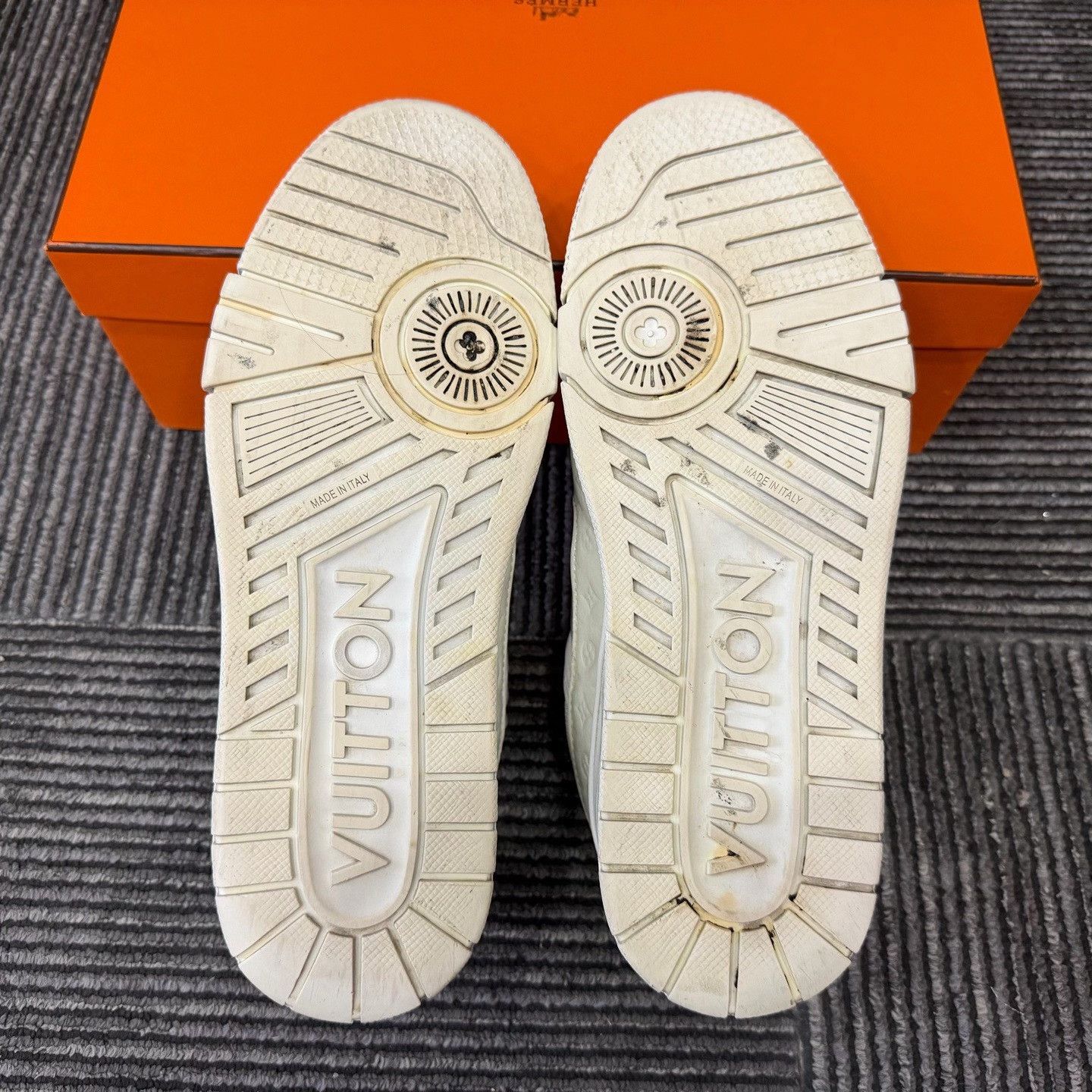 Louis Vuitton Louis Vuitton Training White Lowtop Sneakers 7.5 Men Size US 7.5 / EU 40-41 - 6 Thumbnail