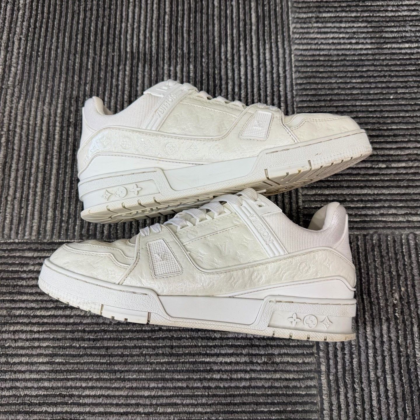 Louis Vuitton Louis Vuitton Training White Lowtop Sneakers 7.5 Men Size US 7.5 / EU 40-41 - 2 Thumbnail