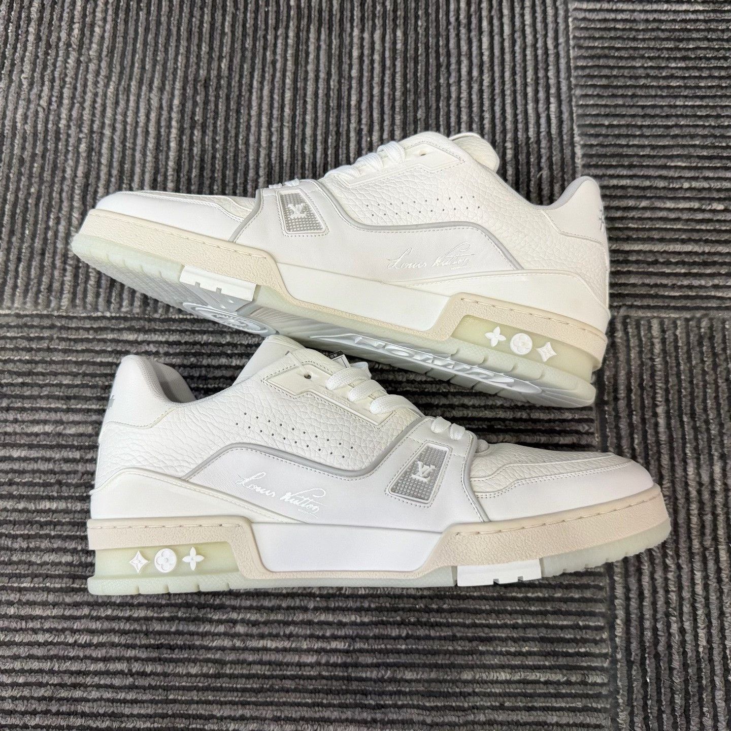Louis Vuitton Louis Vuitton Training White Lowtop Sneakers 9 Men Size US 9 / EU 42 - 2 Thumbnail