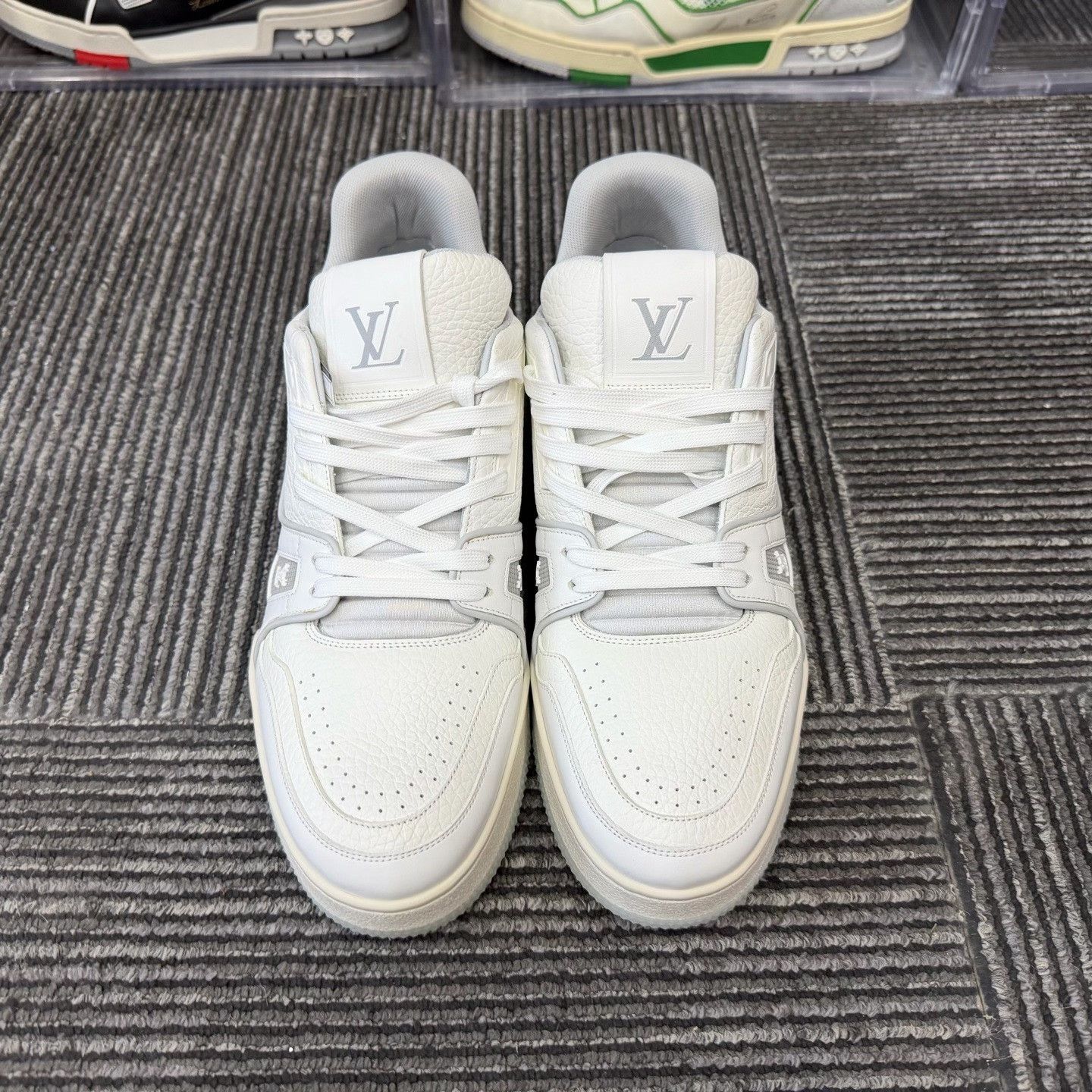 Louis Vuitton Louis Vuitton Training White Lowtop Sneakers 9 Men Size US 9 / EU 42 - 4 Thumbnail