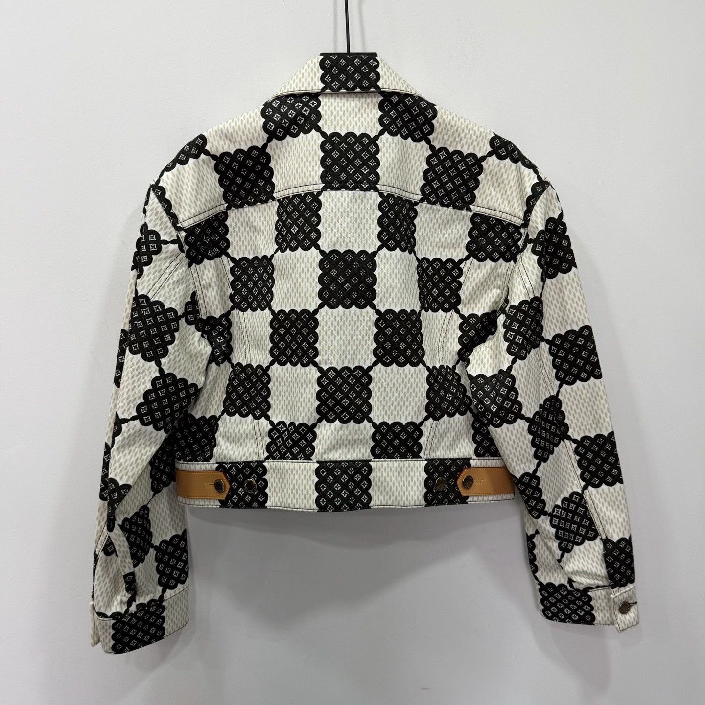 Louis Vuitton Louis Vuitton Checkered Jacket M Women Size M / US 6-8 / IT 42-44 - 2 Thumbnail