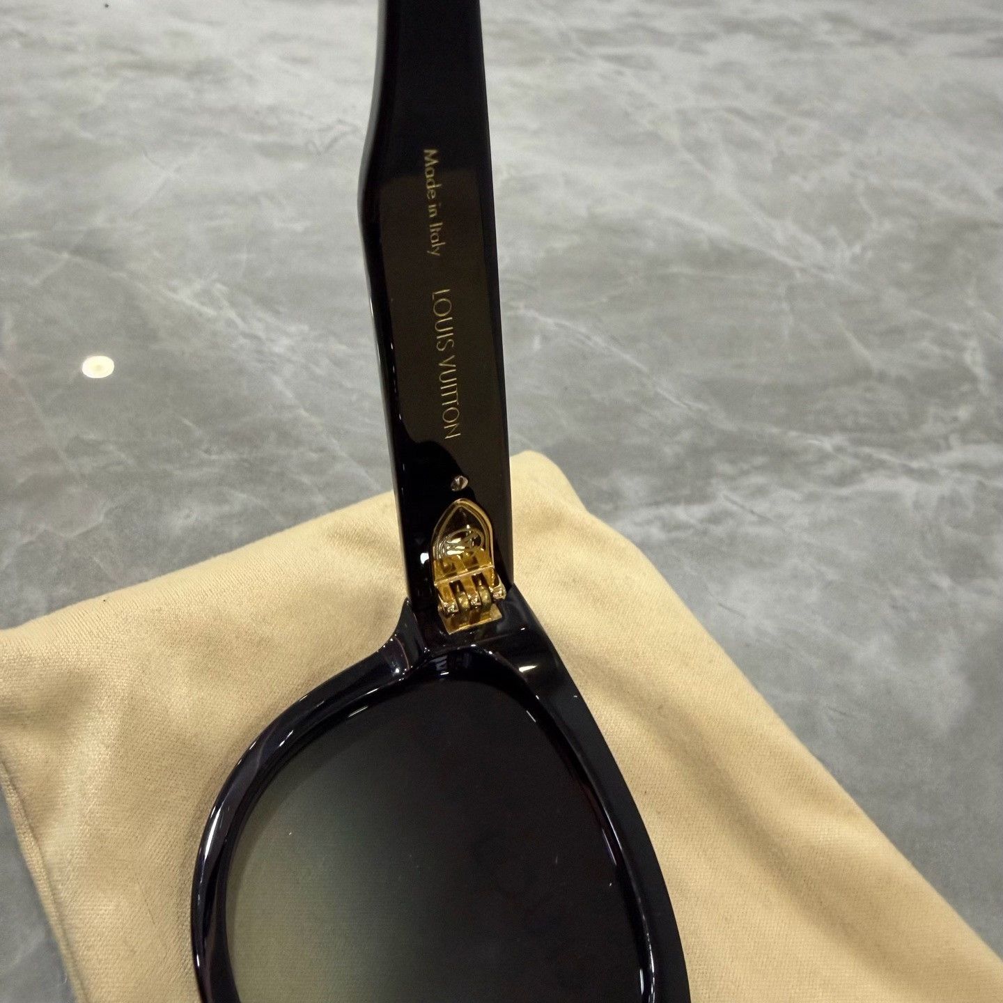 Louis Vuitton Louis Vuitton Retro Black Sunglasses one size Men Size ONE SIZE - 3 Thumbnail
