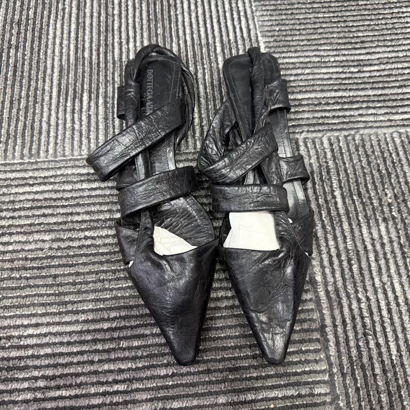 Bottega Veneta Bottega Veneta Black Sandals us_6 Women Size US 6 / IT 36 - 2 Thumbnail