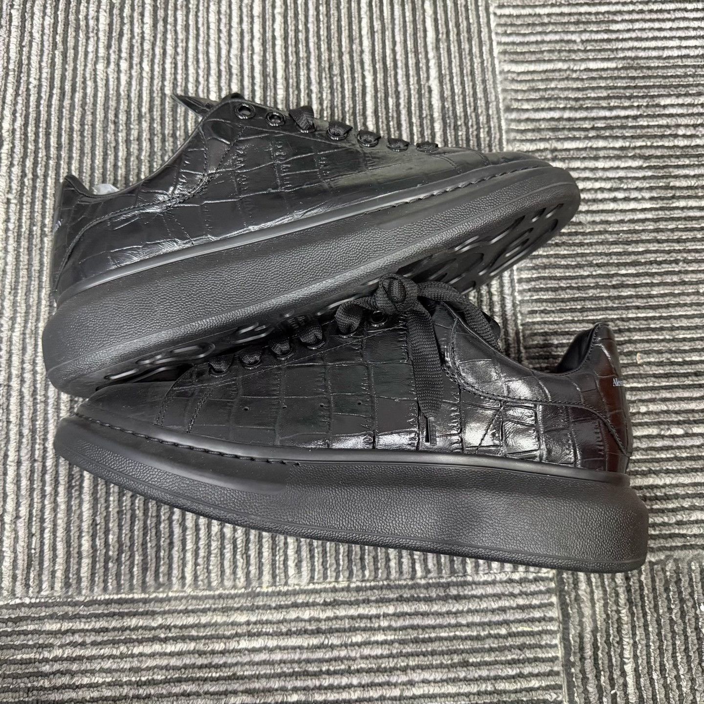 Alexander McQueen Casual Lowtop Sneakers 9 Men Size US 9 / EU 42 - 2 Thumbnail
