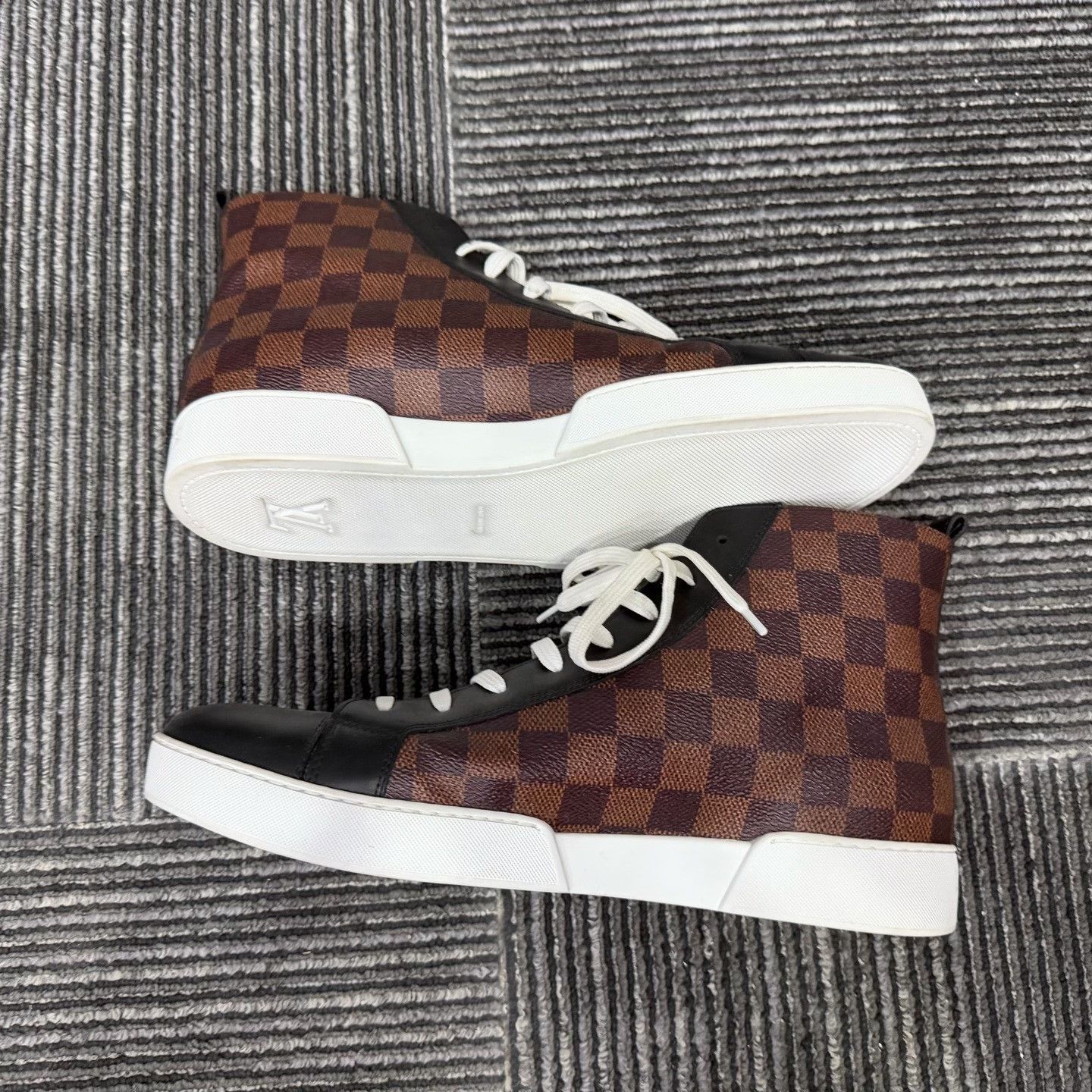 Louis Vuitton Louis Vuitton Multi Lowtop Sneakers 9 Men Size US 9 / EU 42 - 3 Thumbnail