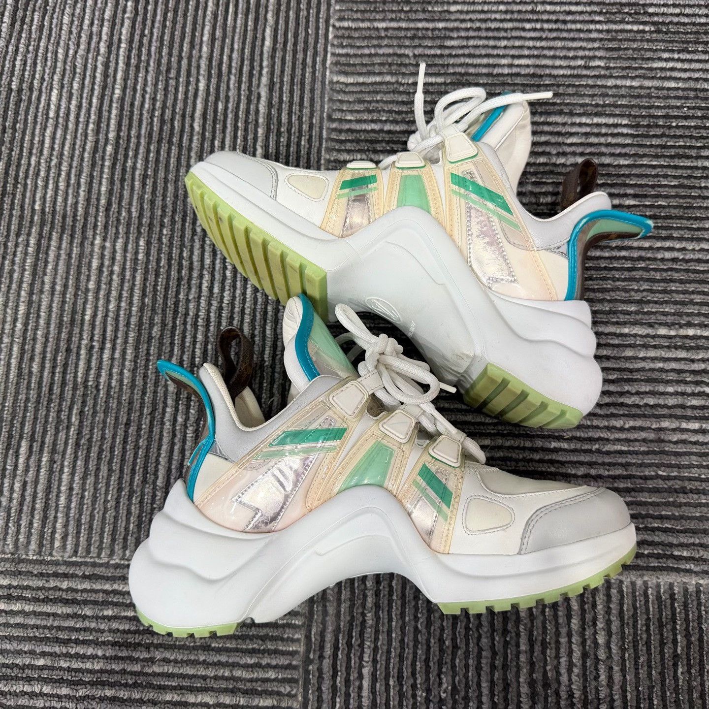 Louis Vuitton Louis Vuitton Green Lowtop Sneakers us_5 Women Size US 5 / IT 35 - 3 Thumbnail