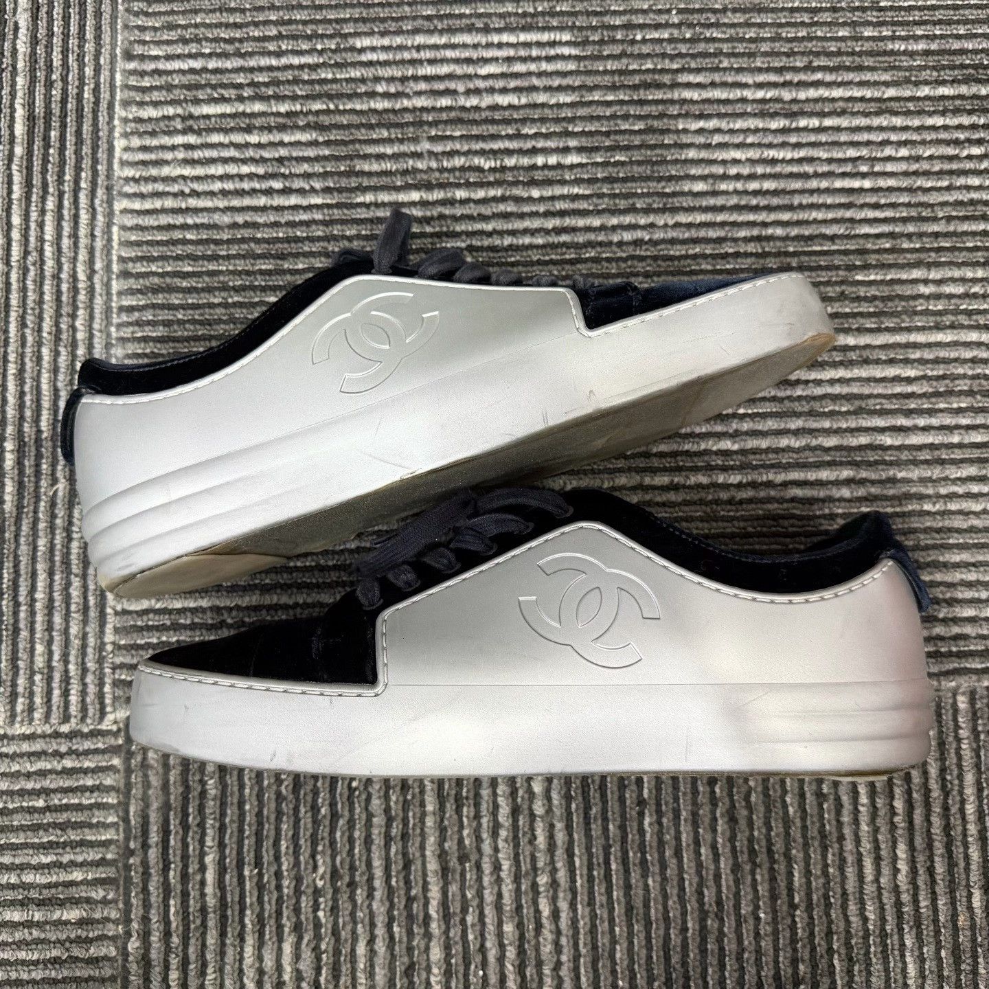 Chanel Chanel Velvet Blue Lowtop Sneakers 9 Men Size US 9 / EU 42 - 2 Thumbnail