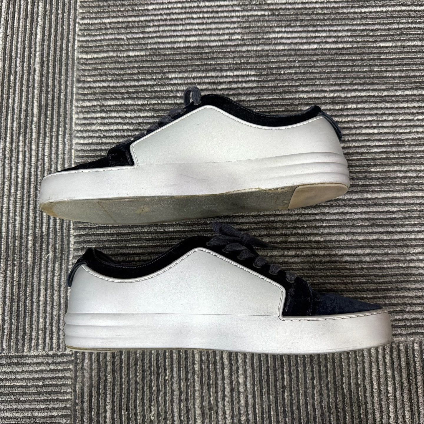 Chanel Chanel Velvet Blue Lowtop Sneakers 9 Men Size US 9 / EU 42 - 3 Thumbnail