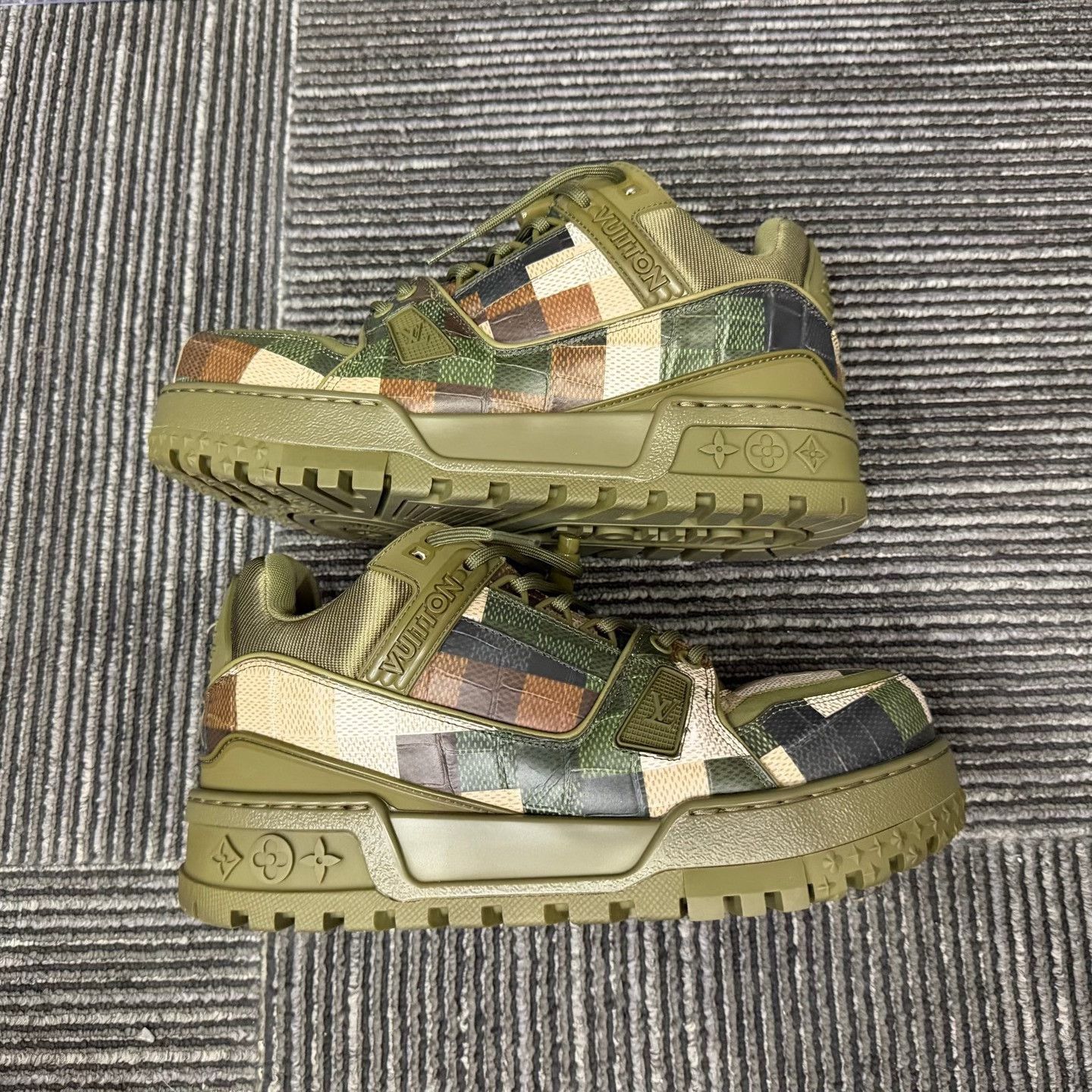 Louis Vuitton Louis Vuitton Training Green Lowtop Sneakers 7 Men Size US 7 / EU 40 - 2 Thumbnail