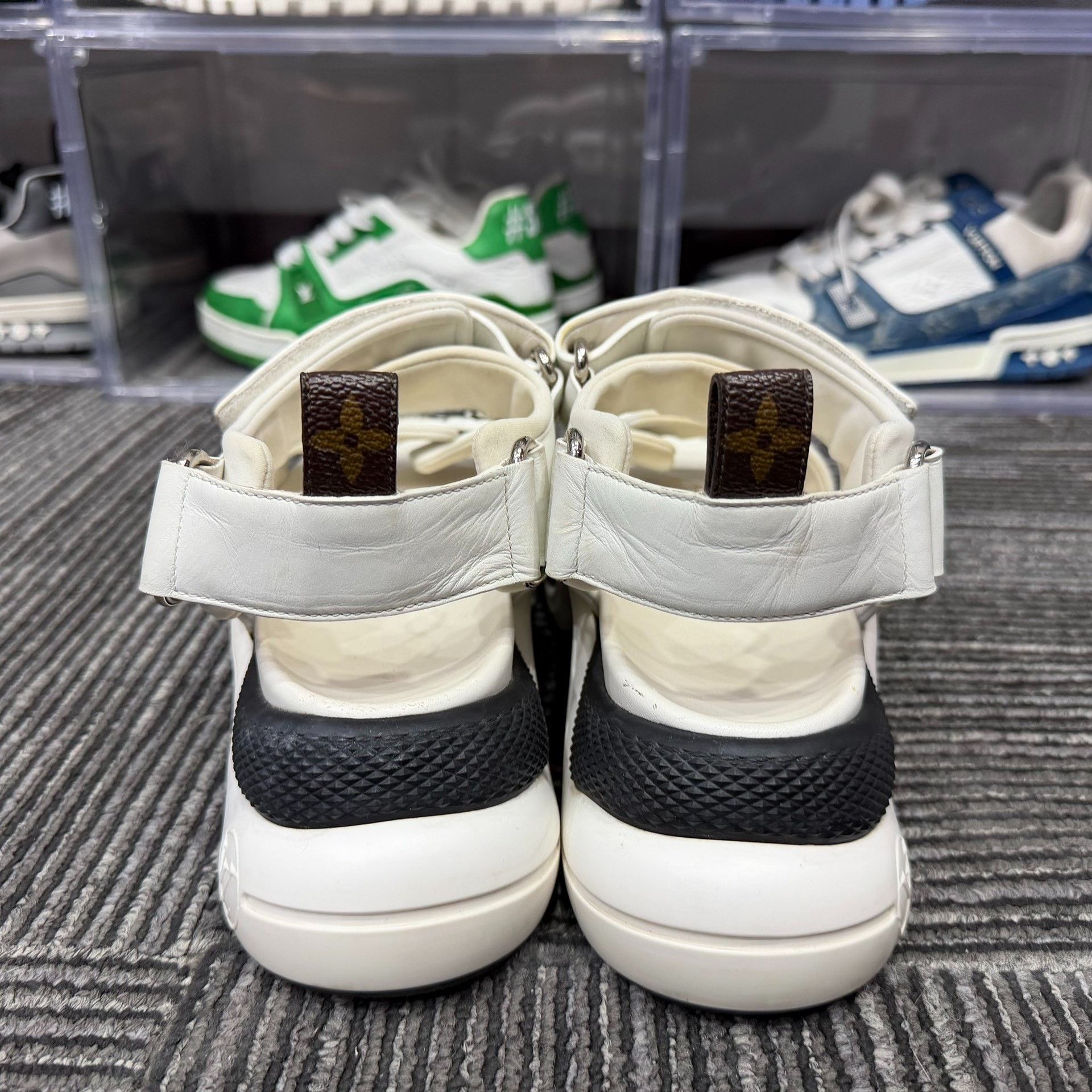 Louis Vuitton Louis Vuitton Black Sandals us_7-5 Women Size US 7.5 / IT 37.5 - 5 Thumbnail