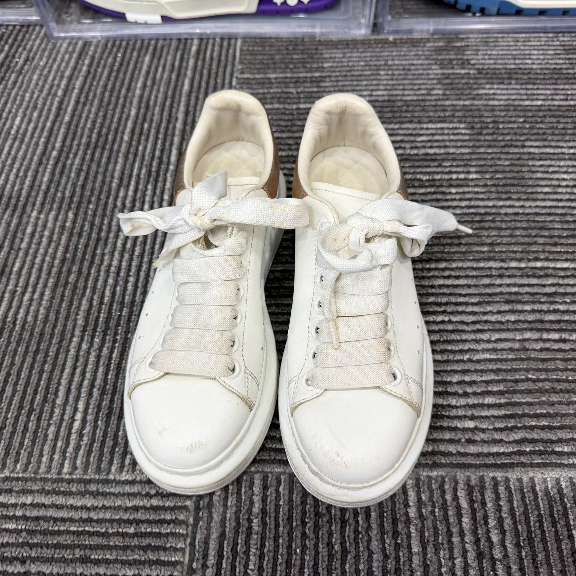 Alexander McQueen Alexander McQueen White Lowtop Sneakers us_5 Women Size US 5 / IT 35 - 4 Thumbnail